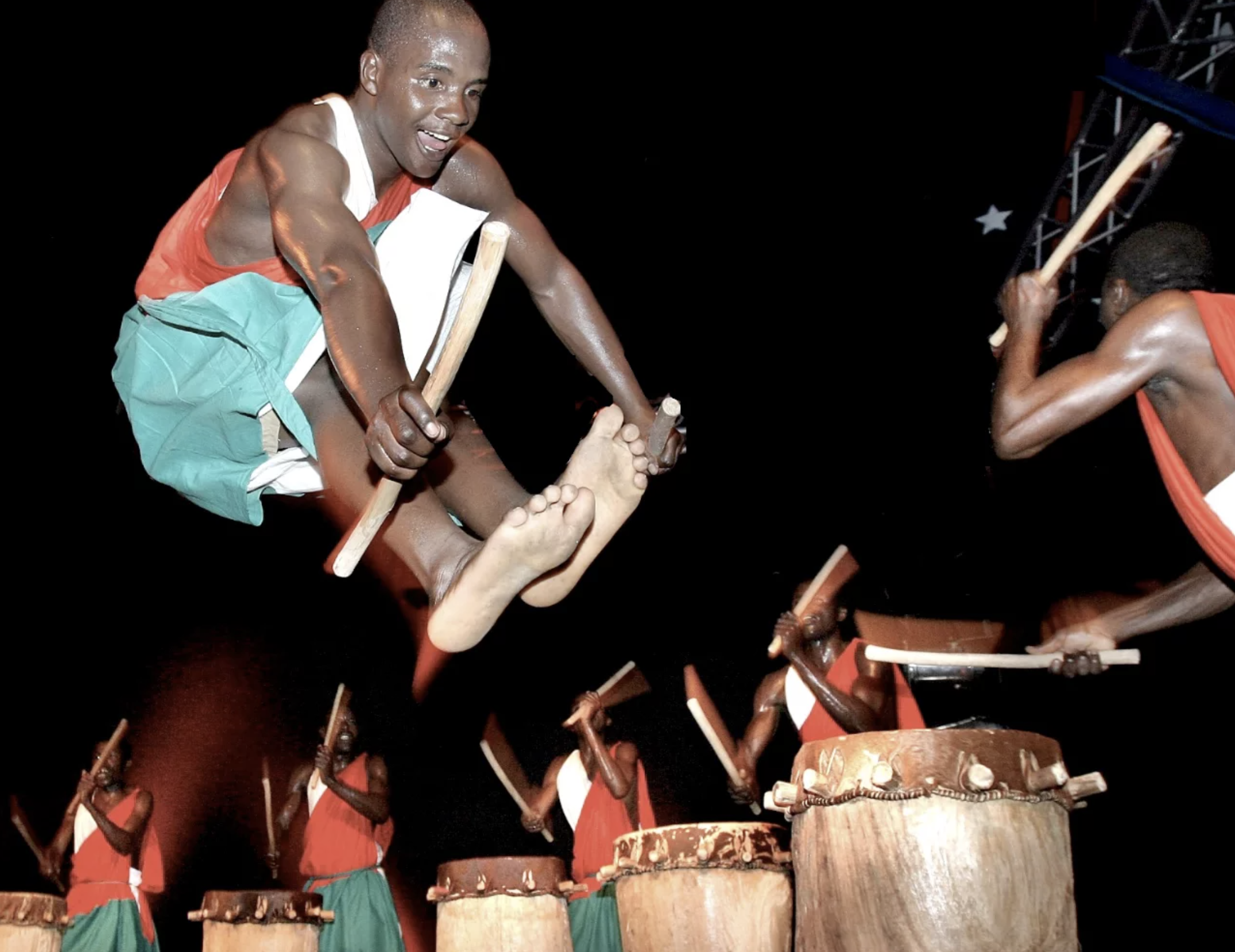MUSIQUE TRADITIONNELLE / MAITRES TAMBOURS DU BURUNDI (GRATUIT)