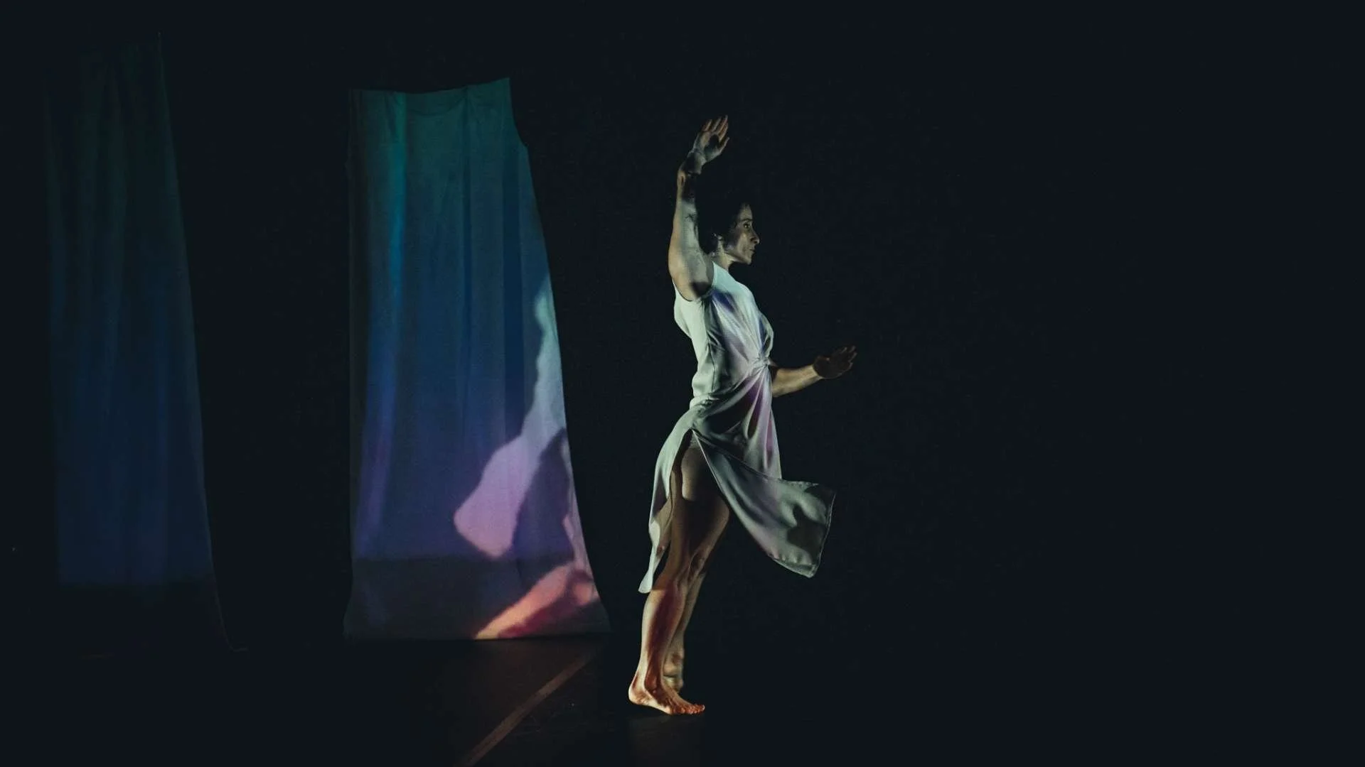 FÊT LA DANSE / FLORENCE BOYER - CIE ARTMAYAGE / ENTRE LES LIGNES (0-2-5-8-12-18-25€)