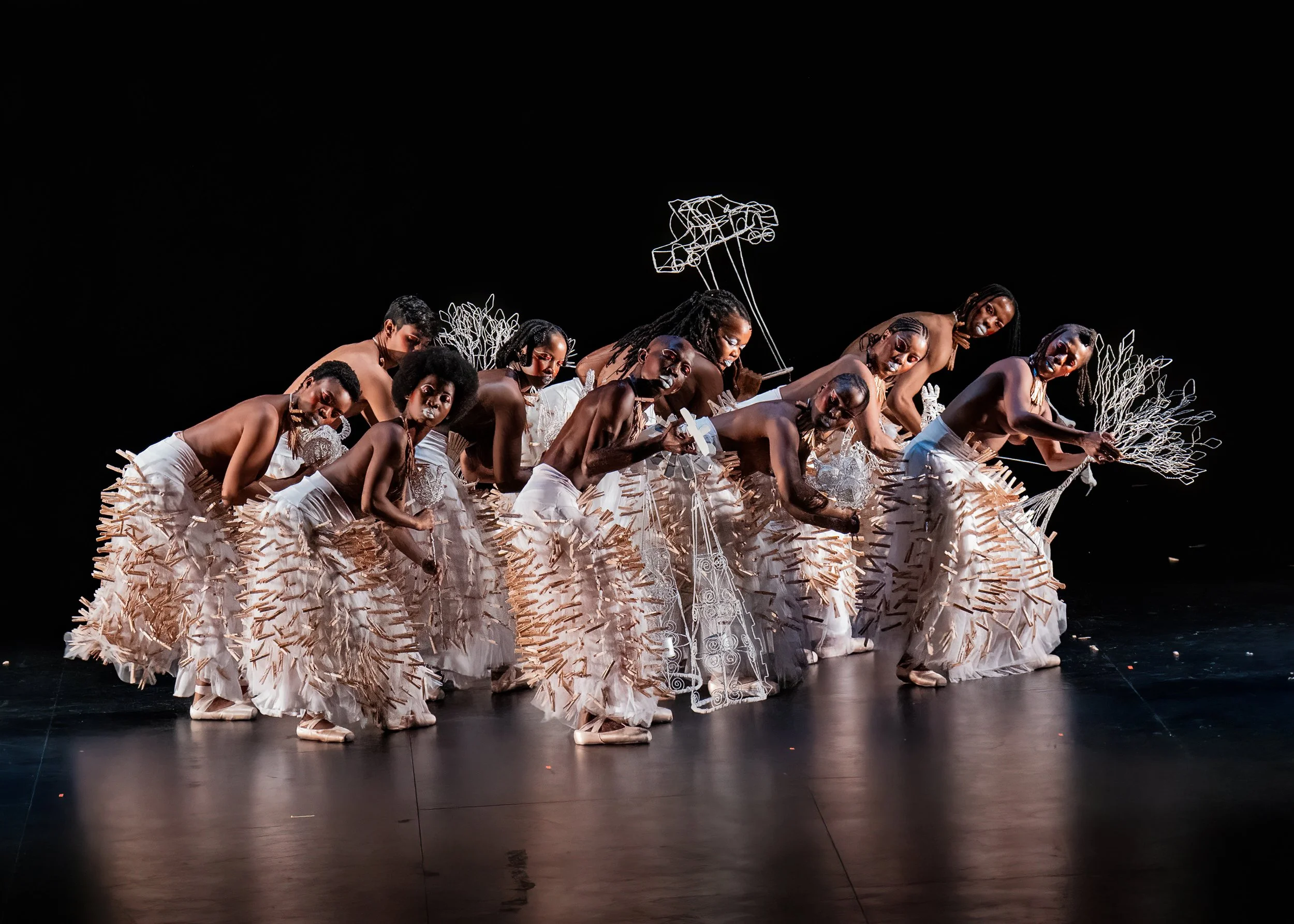HATCHED ENSEMBLE / MAMELAS ARTISTIC MOVEMENT (10-18-25€)
