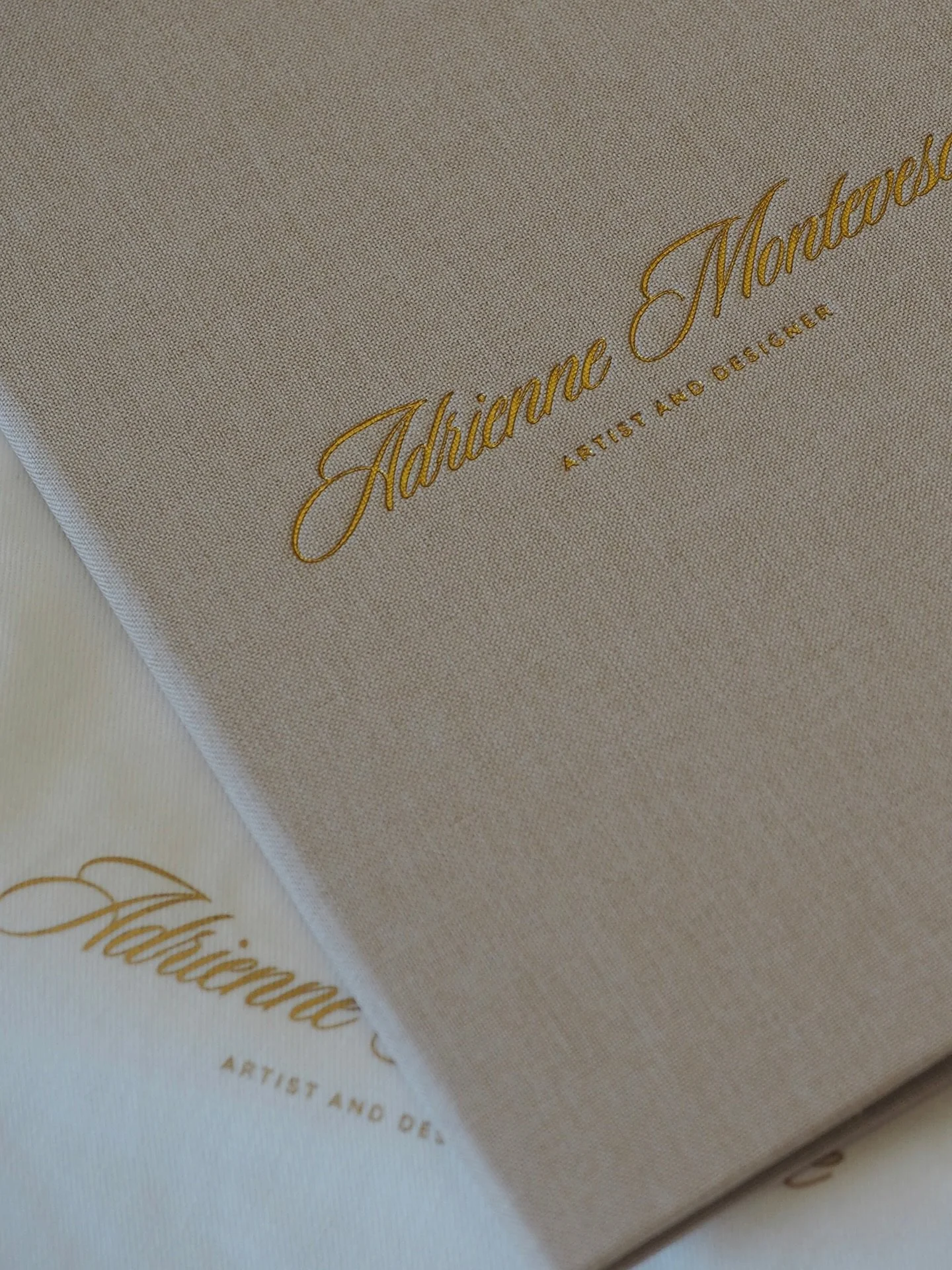 ATT Artists ✨ 

I have a lot of you in my DM&rsquo;s asking where I purchased my custom packaging from - but sadly it&rsquo;s not really an easy/quick answer.

I designed my artwork keepsake folders from scratch, so it was a very long and costly proc