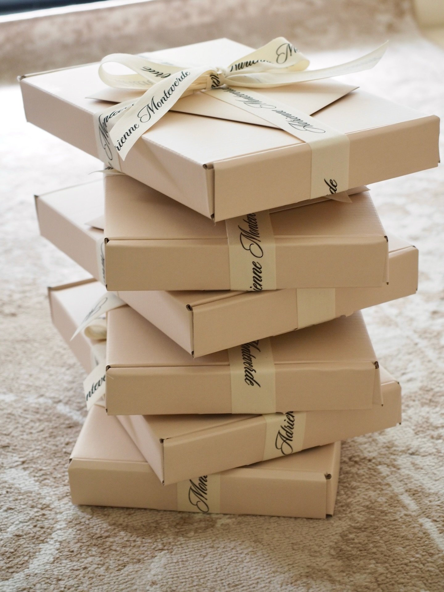 5 years ago you&rsquo;d probably find a version of this photo pinned on my business vision board &hellip; so I&rsquo;m very grateful for moments like this, it may be small but I know it means the world to my younger aspiring self ✨🎄 

#artist #brand