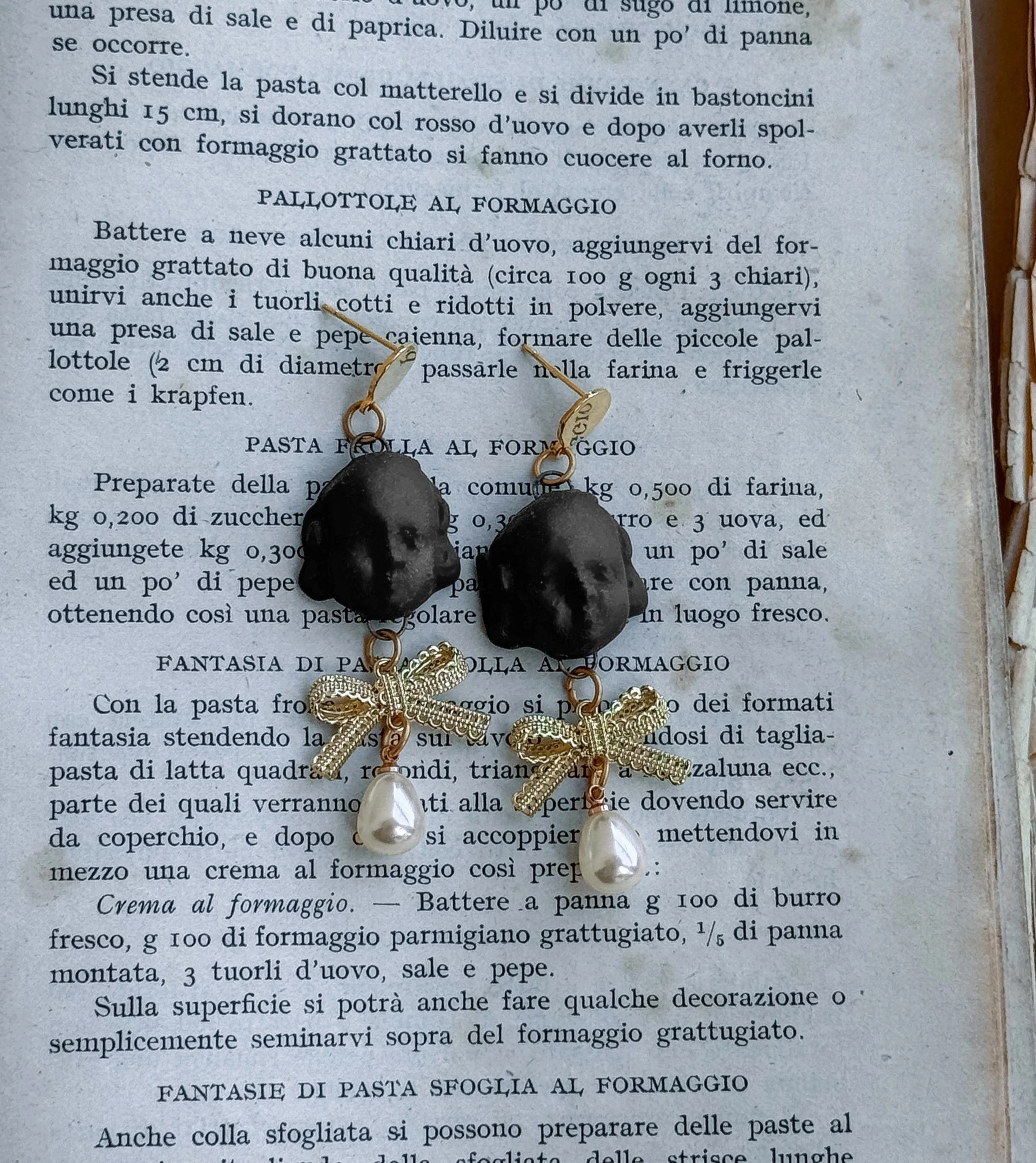 Zoedro-orecchini-BabyPop-pendenti-nero_04.jpg