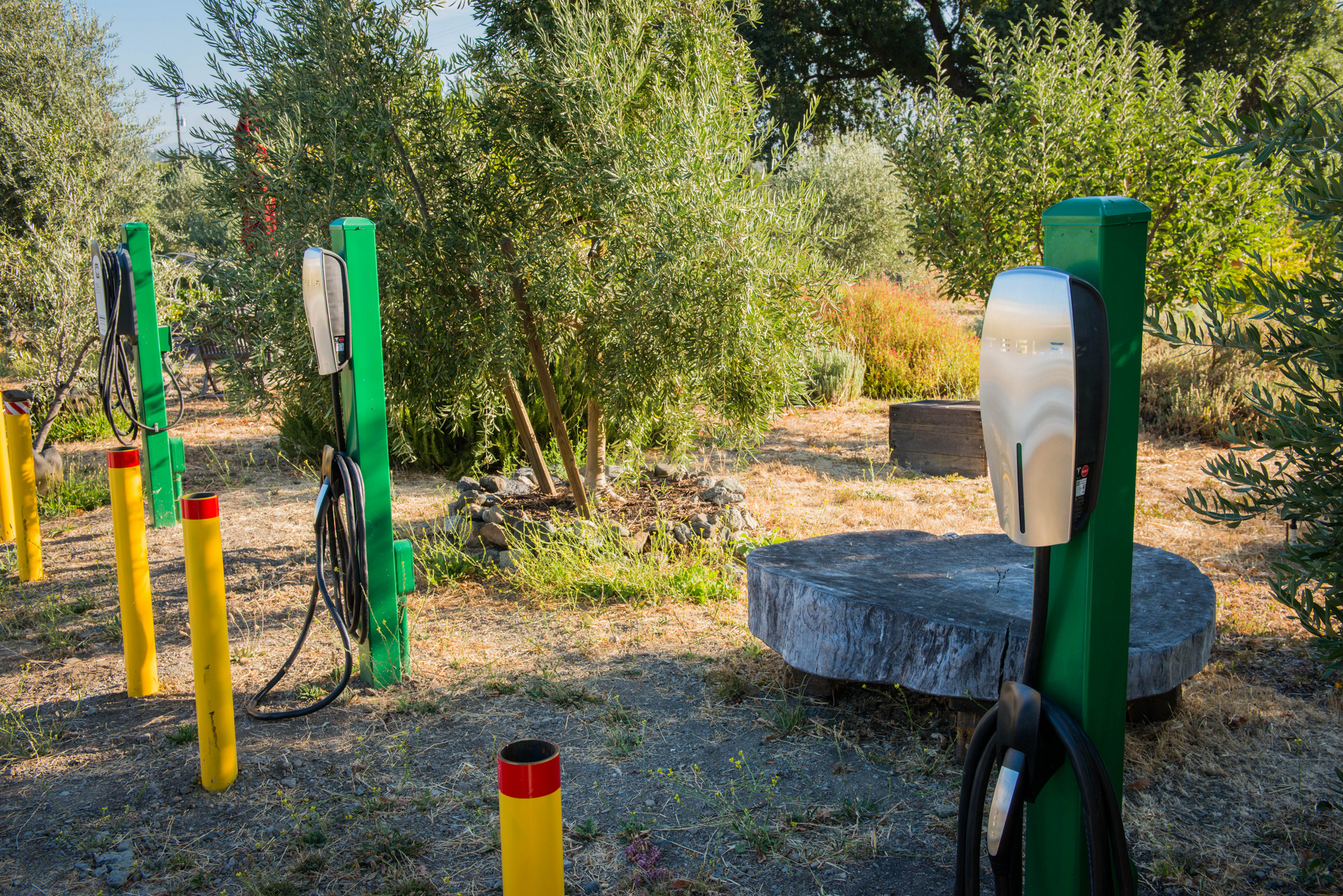 FREE ELECTRIC VEHICLE CHARGERS