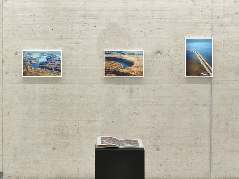 Jim Mangan installation at the Kunsthalle Düsseldorf . Photo credit: KIT – Kunst im Tunnel