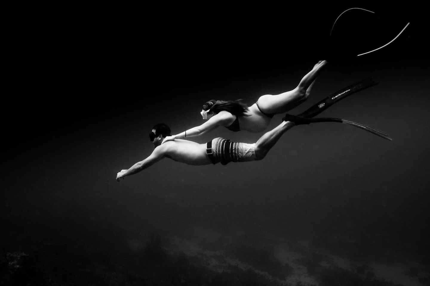 A B&amp;W Series: It&rsquo;s her strength, the soft subtle bubbles, the trust in one another, their trust in the ocean, the peacefulness in their facial expressions, the calmness in their movements, the stillness of the textured water lines. 🧜🏼&zwj
