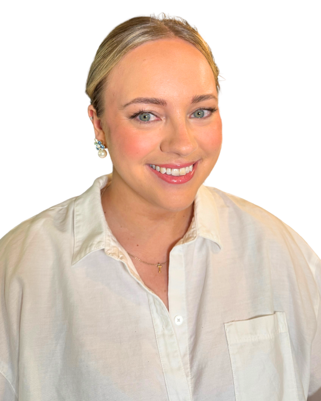 Portrait of a woman with blonde hair, wearing a white shirt and pearl earrings, smiling.