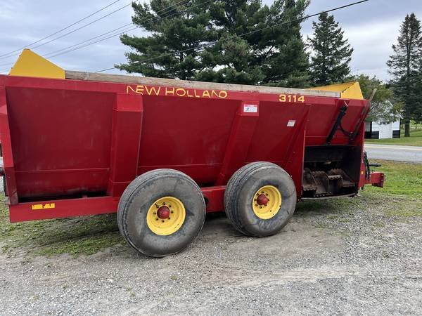 nh 3114 Side slinger manure spreader, Very good Condition, Field Ready $9900