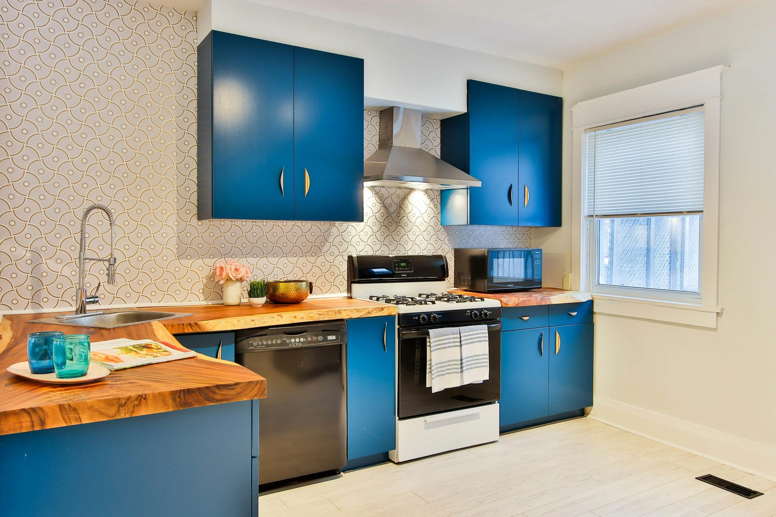 Splashes of Color: A Guide to Painting Kitchen Walls, Cabinets, and Ceilings