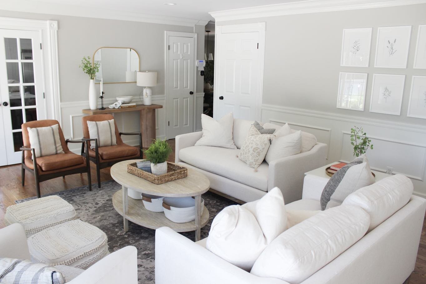 &bull;BEFORE&bull;AND&bull;AFTER&bull;

Swipe 👉🏻 to see how we transformed this room from a bold style to something more transitional, classic, and cozy. Although it didn&rsquo;t look bad before, I think it feels much more fresh and inviting now! 
