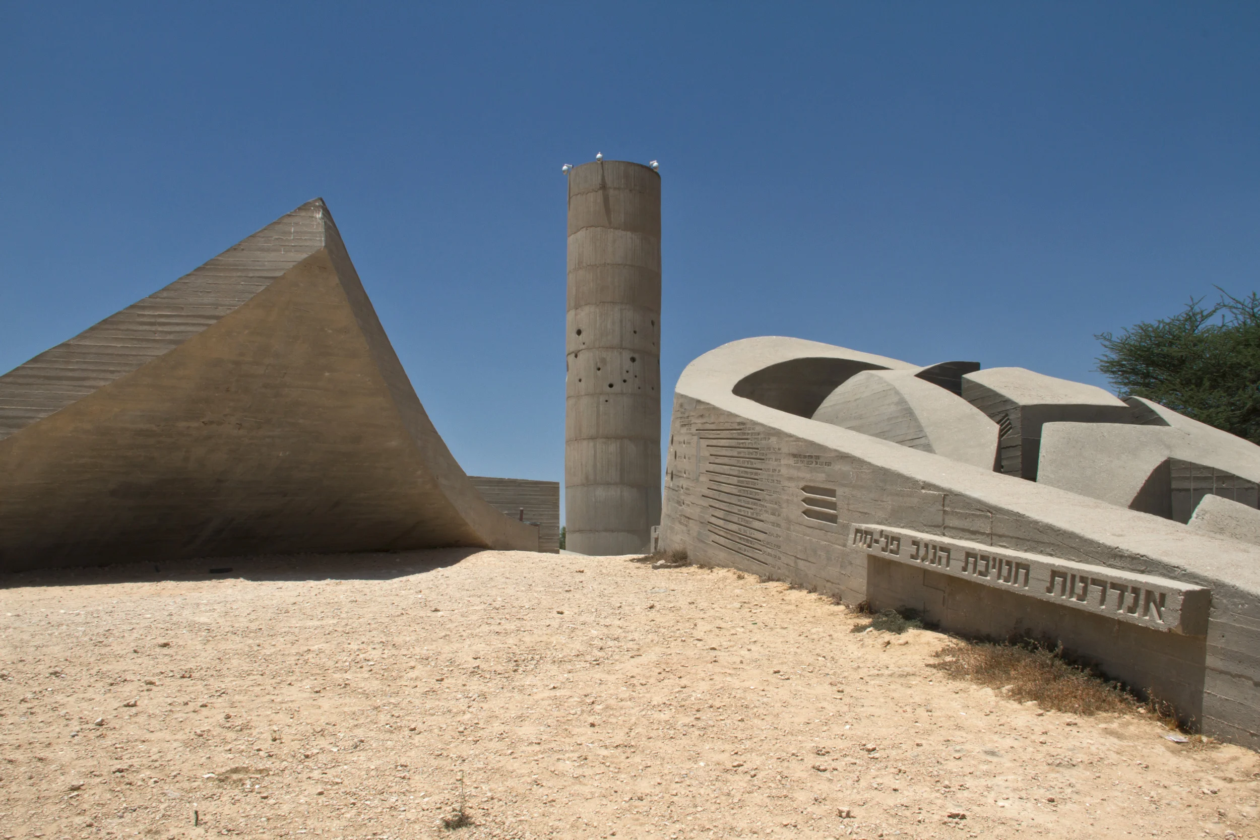 Negev Monument_Sara Moiola_07.jpg