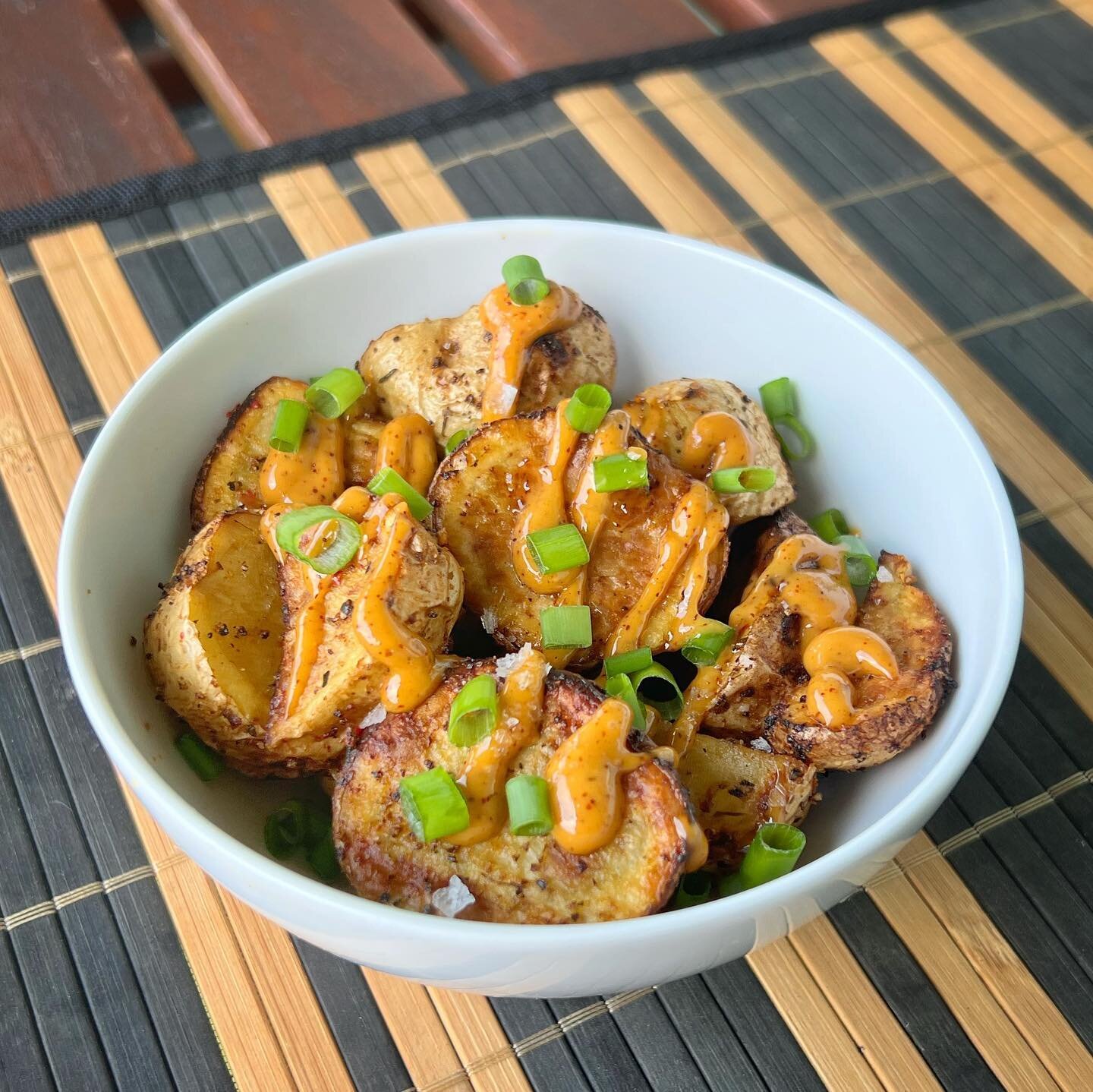 Air Fryer Roasted Mini Potatoes w/ Spicy BBQ Aioli, Fresh Green Onion, Flake Salt &amp; @spiceology Loaded Potato Rub.
.
.
.
.
#lunch #airfryer #yum #yummy #yumyum #homemade #eat #eatbetter #food #foodporn #recipe #sharefood #delicious #eating #foodp