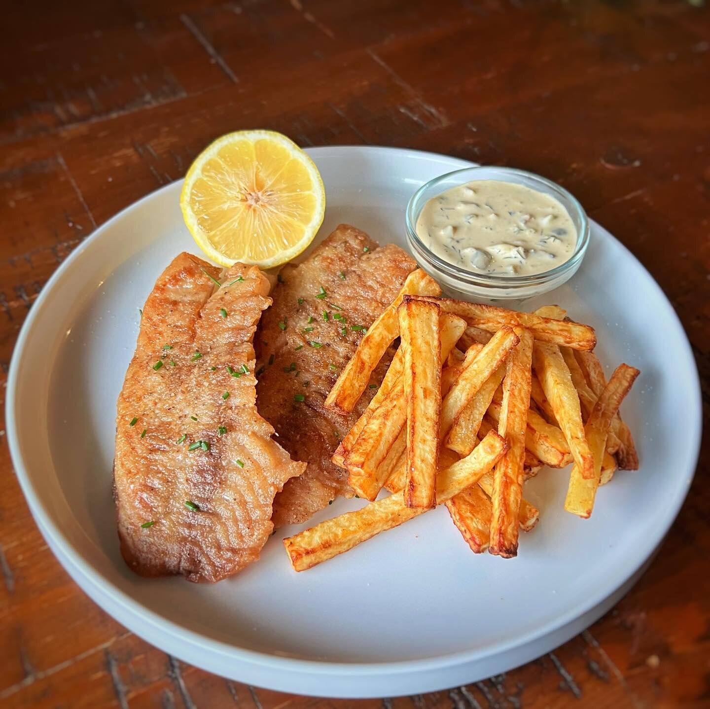 Homemade Fish&rsquo;n&rsquo;Chips w/ Pan-Fried Ontario Bass, Air Fryer Hand Cut Fries, Scratch Tarter Sauce,  Lemon &amp; Chives.
.
Fish: @hookedinc 
Fry Spice: @spiceology 
.
.
. 
#lunch #fish #fishandchips#airfryer #yum #yummy #yumyum #homemade #ea