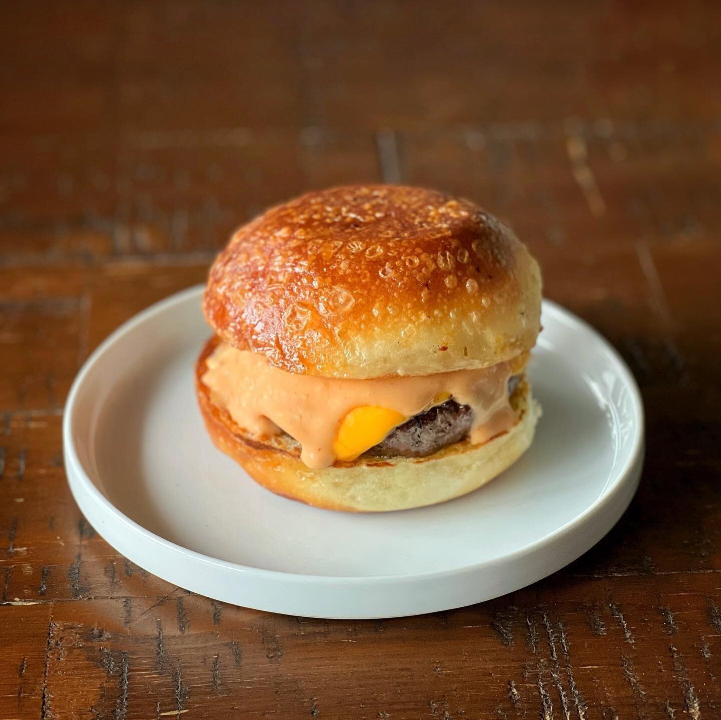 Bone Marrow &amp; Bacon Cheeseburger on Toasted Brioche Bun w/ Magnifisauce

Burger/Bun: @butchersofdistinction 
Cheese: @kraftsinglesca 
Sauce: @traderjoes 
Grill: @webergrillsca 

.
. 
.
#weberambassador #weberpartner #barbecue #burger #bbq #bbqlif