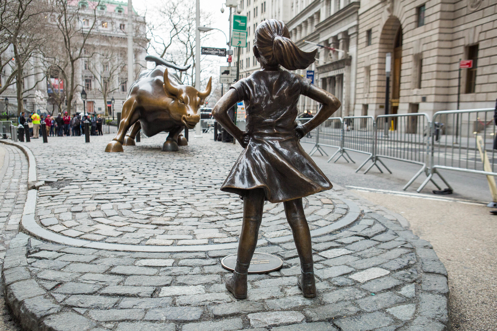The ‘Fearless Girl’ statue by Kristen Visbal, Wall Street (NYC). (Anthony Quintano, Flickr)