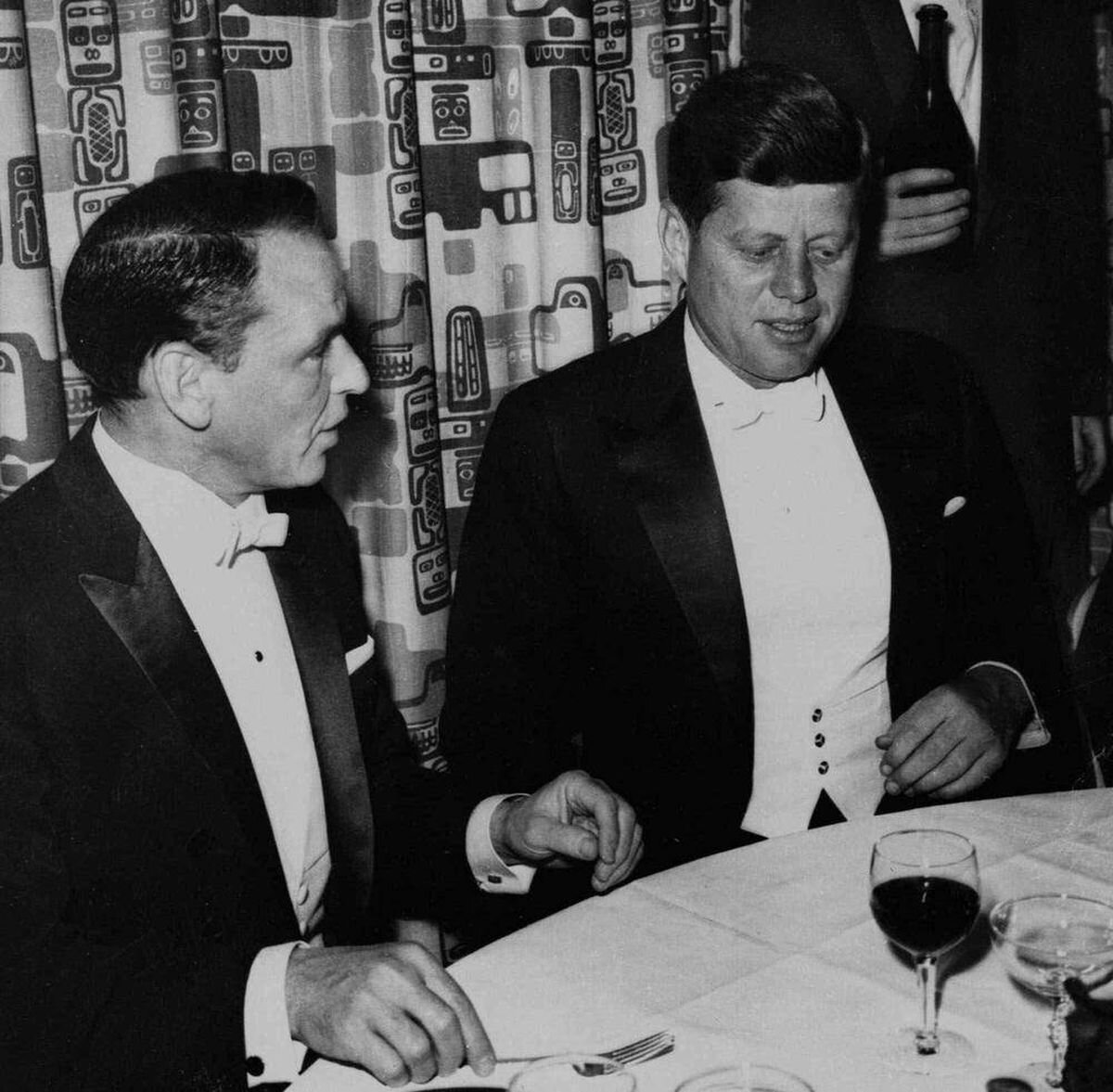 Frank Sinatra and JFK enjoyed wine and talks (GAB Archive)