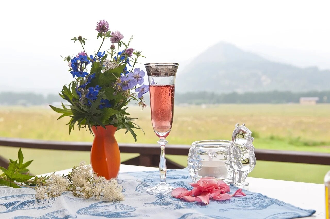 Wines that smell like spring: floral aromas to try this season