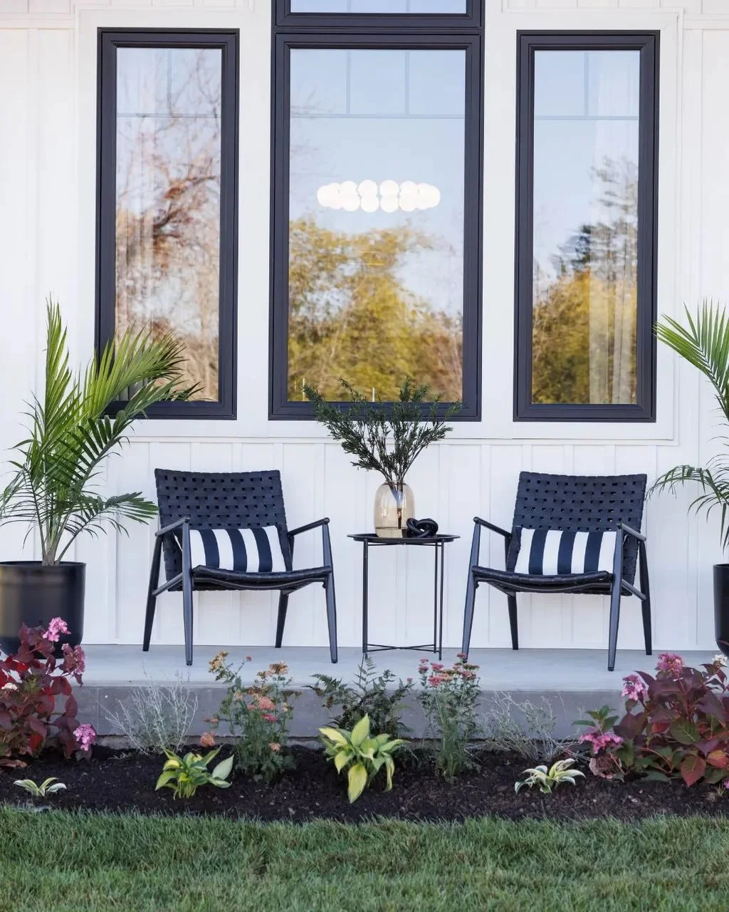 Catch us LIVE today at 1pm for our final episode of Demo &amp; Design! 

Last but certainly not least, Episode 7 of Renovation Resort takes it outdoors, a dreamy space made for dinner parties, late-night hangs, and relaxing by the jacuzzi.

Comment &