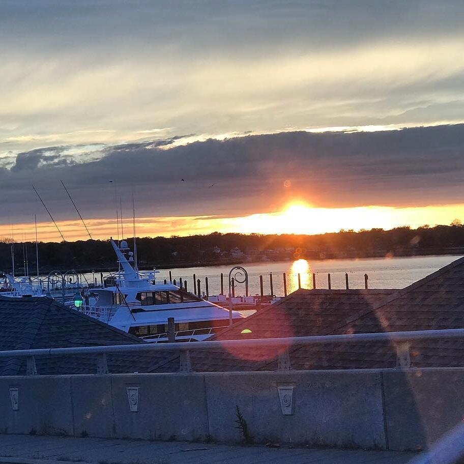Great 📸 from @giventotravel -  Jersey style sunset; share your photos with us, tag @boroughofbelmar
@belmarmarina
.
.
#sun #sunny #sunlight #sunsets #sunset #sunrise_sunsets_aroundworld #sunrise_sunsets_aroundworld #belmar #beachlife #bay #marina #l