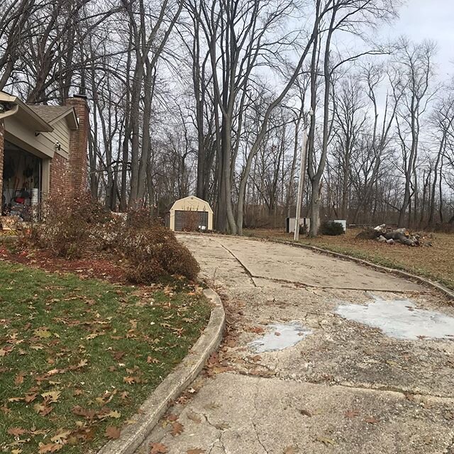 Well last one for the year, take out old driveway, sidewalk and curb , add stone base , pour and finish, I just want to thank God for supplying all my family&rsquo;s needs... Thank you Lord Jesus!!!