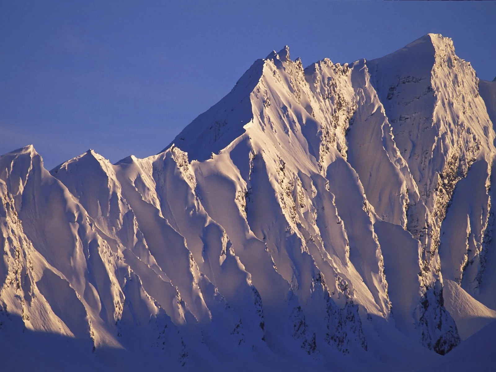 Alpenglow_on_Peak_Chugach_Mountains_Alaska_1600x1200_wallpaper.jpg
