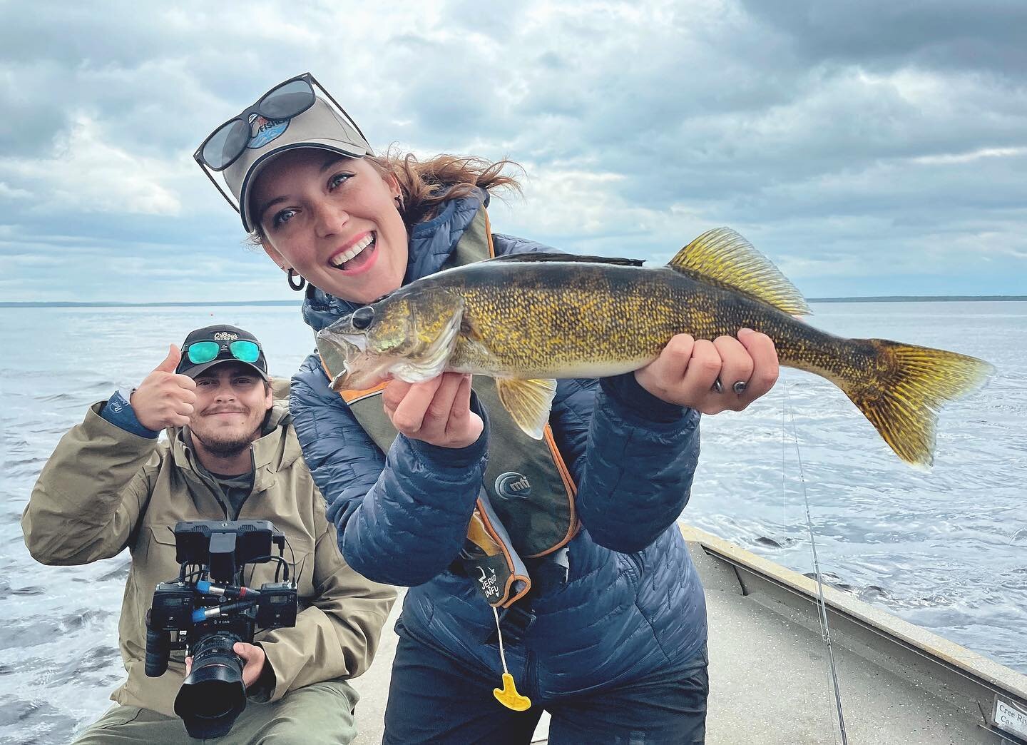 One of my absolute favourite photos - @brettcolpittsmedia being his hilarious self and @dante_tabacu capturing the surprise of a nice little walleye on the fly. They both know this fish was no easy task 😅👍🏻
-
#letthatthingsink!