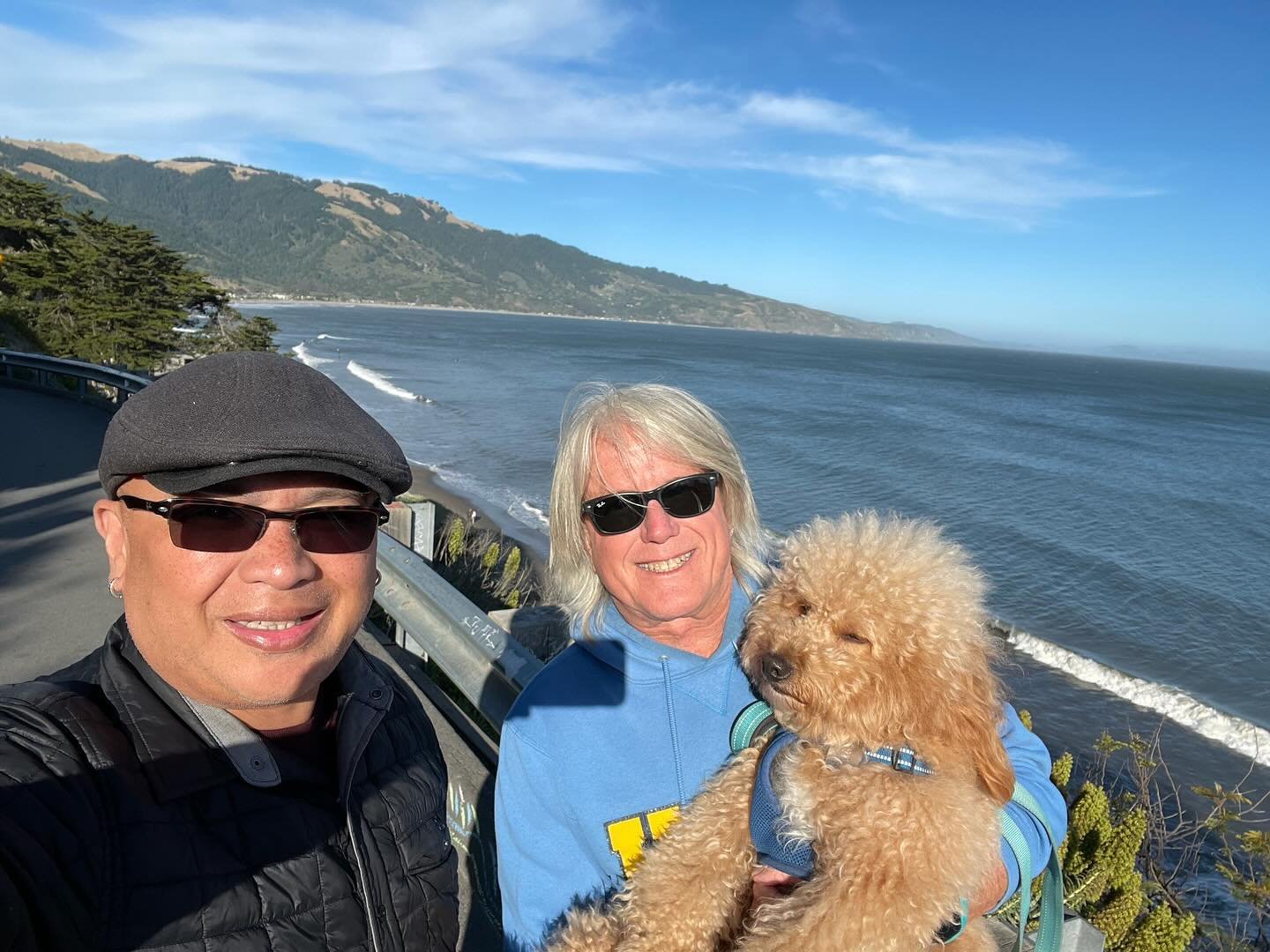 Mexico yesterday, Bolinas today. Same ocean, different latitude. Part II of the holiday begins, but this time I brought a wetsuit - and Bo! #surf #surfing #westmarin #california #havapoo
