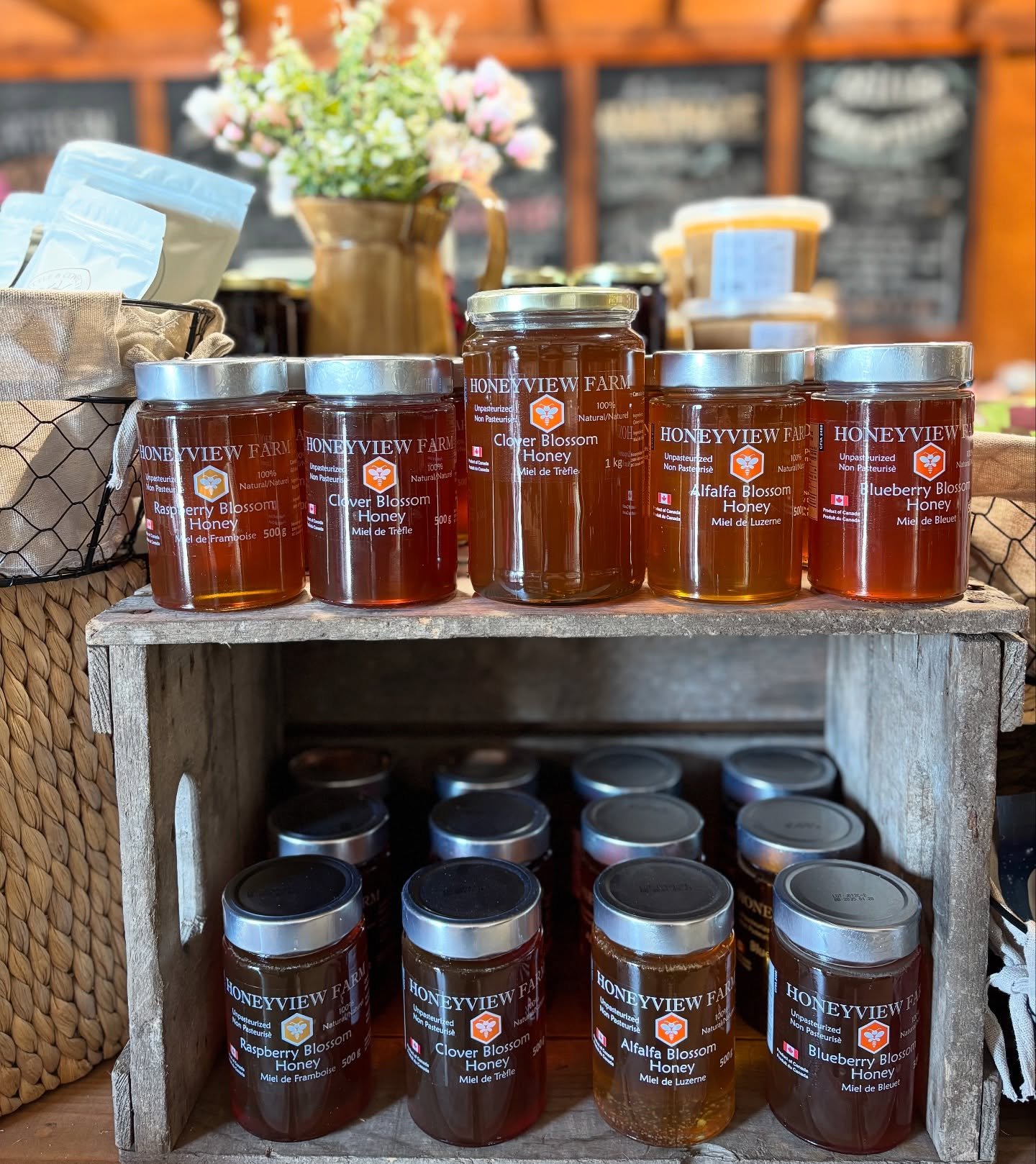Honeyview Farm is a family-run business that has been crafting raw, unpasteurized honey since 1973. Originally from Peace River Alberta, they re-located in 1985, to just over 80 acres in the Fraser Valley. 

They have a variety of different types of 