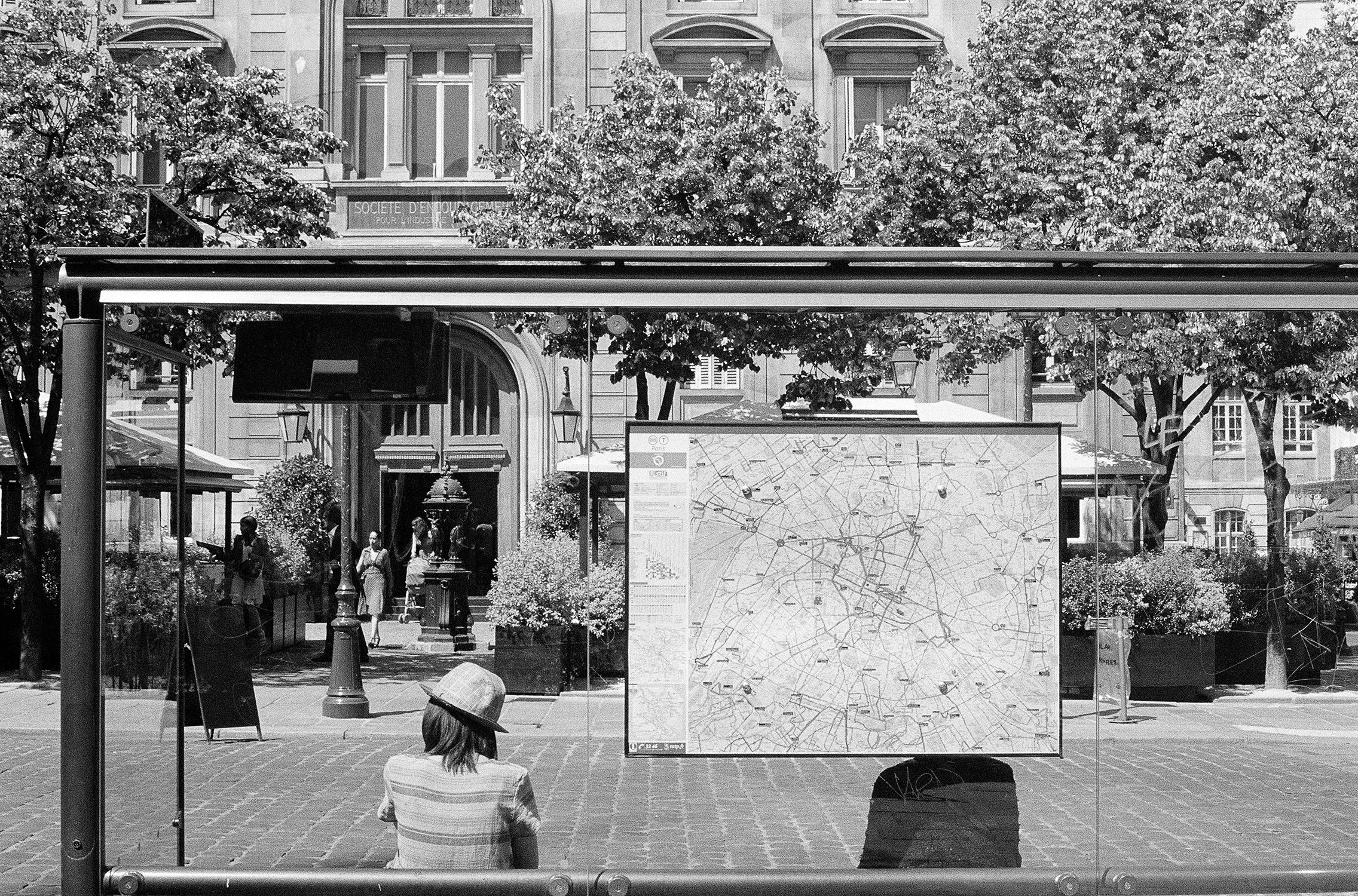 BusStop_Paris.jpg