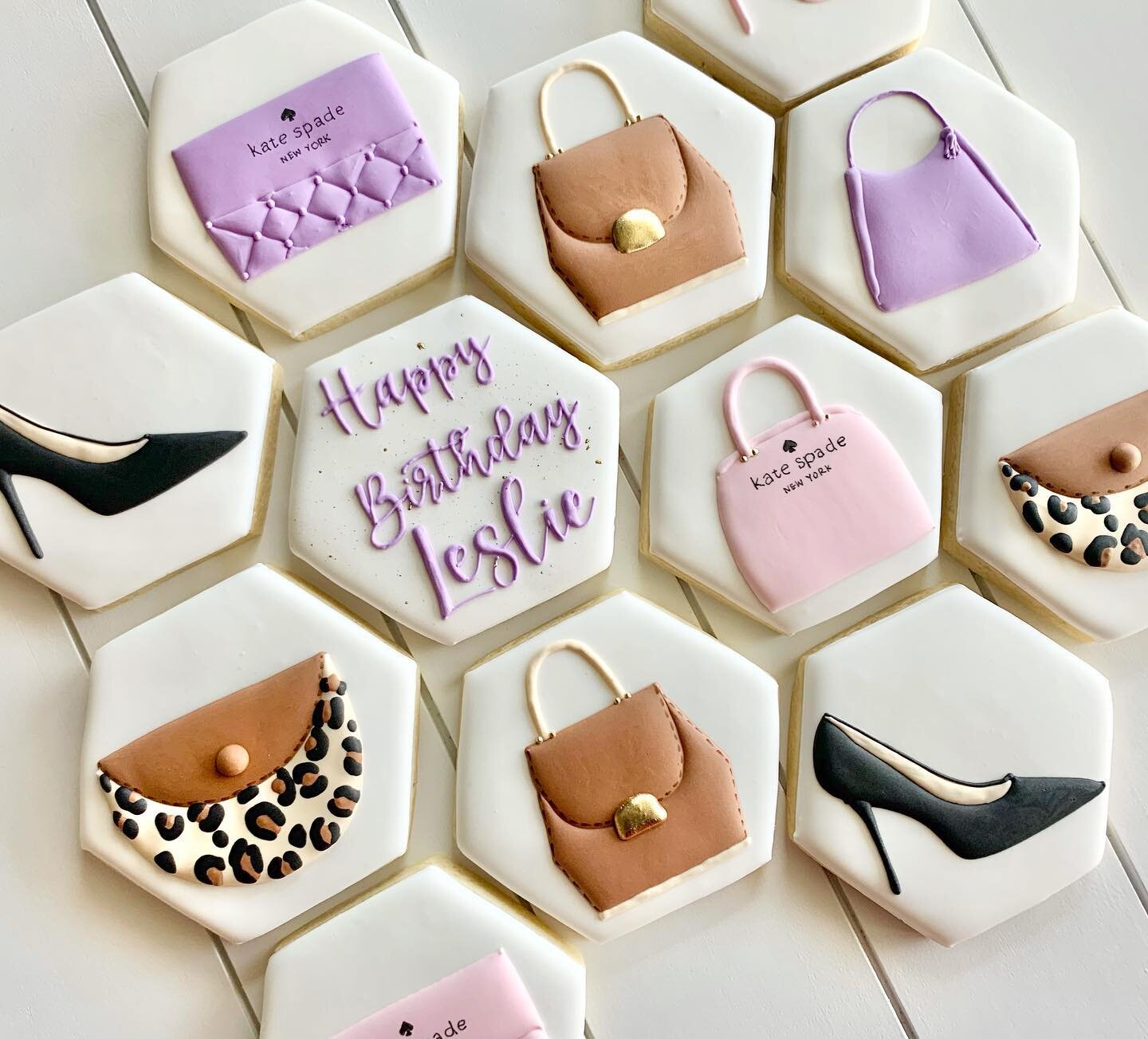 These cookies were ordered by a very sweet husband to surprise his wife who loves Kate Spade. ❤️❤️
.
.
.
#katespade #katespadecookies #birthdaycookies #fashioncookies #sugarcookies #tampacookies #tampasugarcookies #tampabaker #tampa #happybirthday