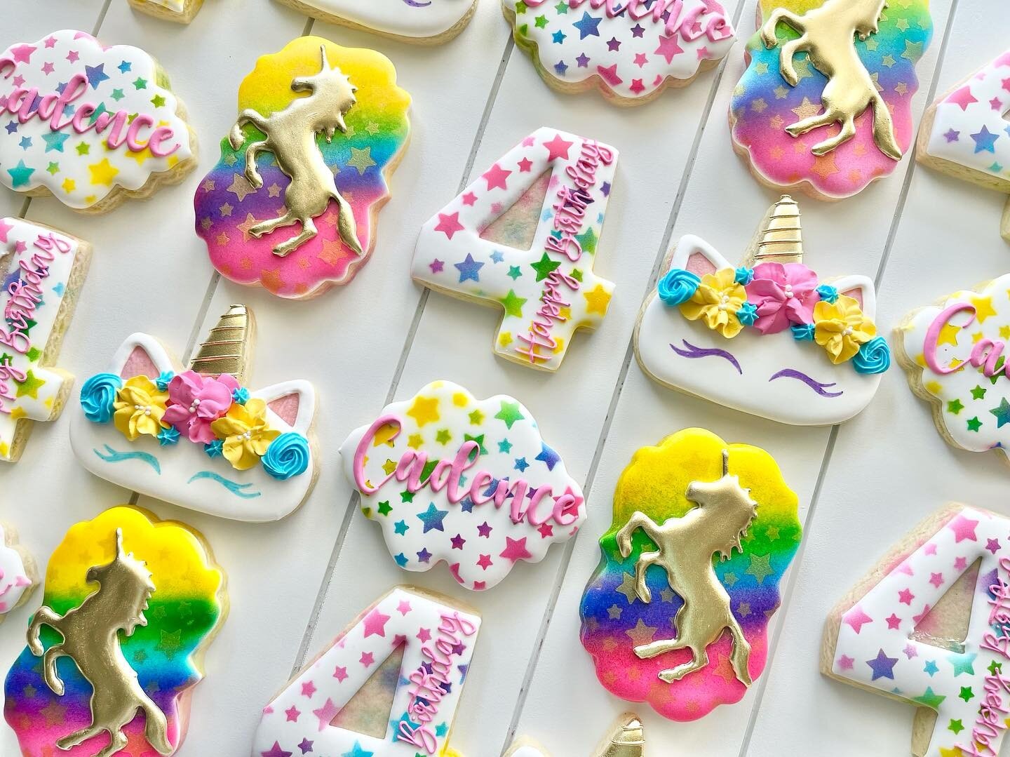 Adding some magic to your Sunday 🦄 🌈 
.
.
.
#unicorns #rainbows #florals #unicorncookies #floralcookies #rainbowcookies #dazzle #goldcookies #sugarcookies #tampacookies #tampasugarcookies #tampa #tampabakery #tampabaker #cookies