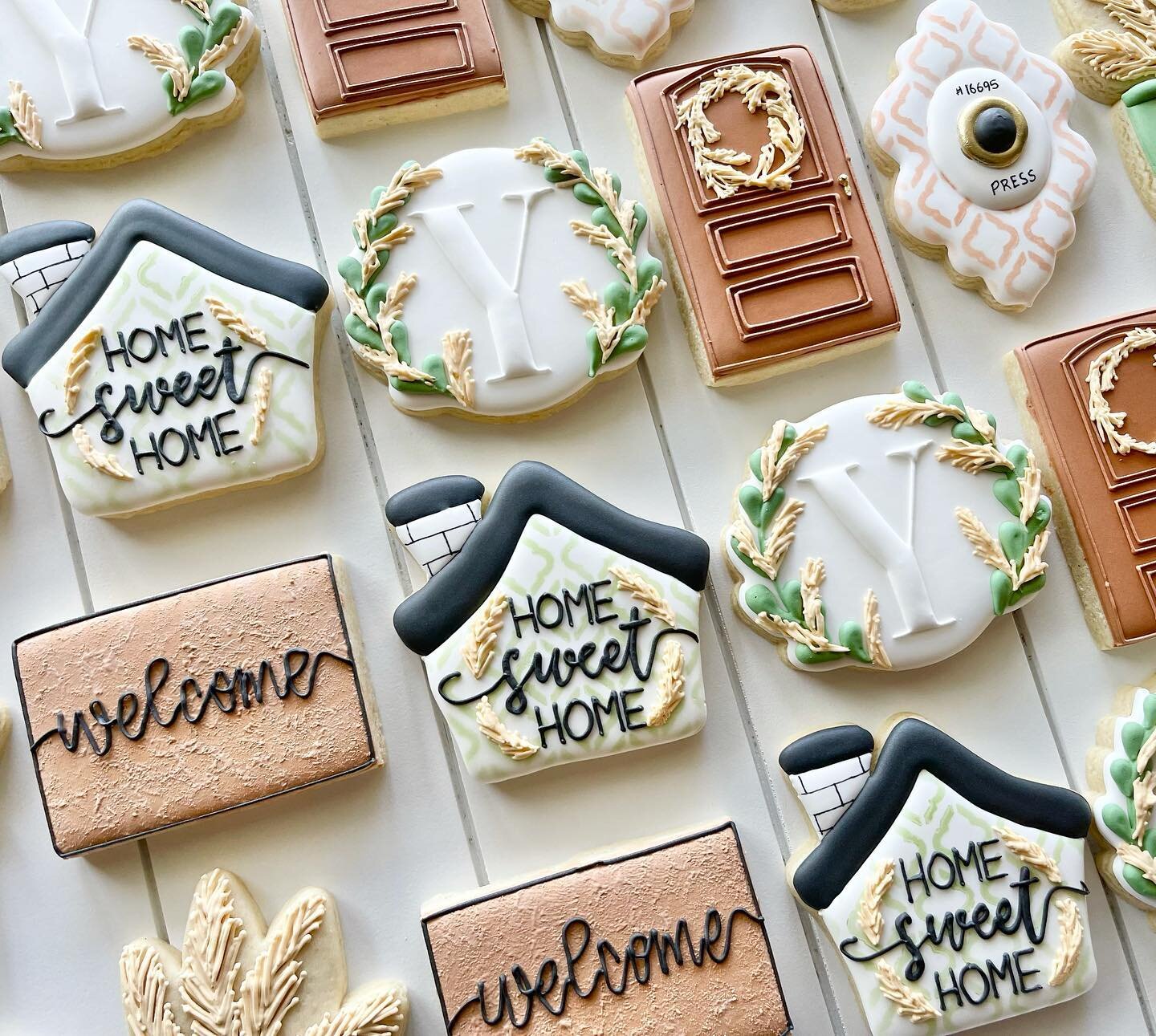 House warming cookie with a boho twist. Congrats to the new homeowners! 🏠 🚪 
.
.
.
#housewarming #housewarmingcookies #cookies #newhomeowner #homesweethome #pampasgrass #pampascookies #welcomecookies #bohocookies #floralcookies #tampasugarcookies #