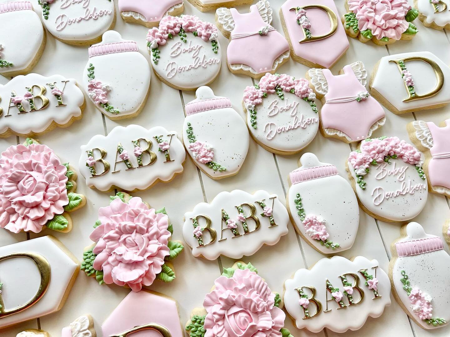 Swooning over this gorgeous baby shower set from yesterday. It usually takes months, sometimes years for my cookie timeline to catch up, but I couldn&rsquo;t wait to share this. If there was ever a set of cookies that would give me baby fever, this o