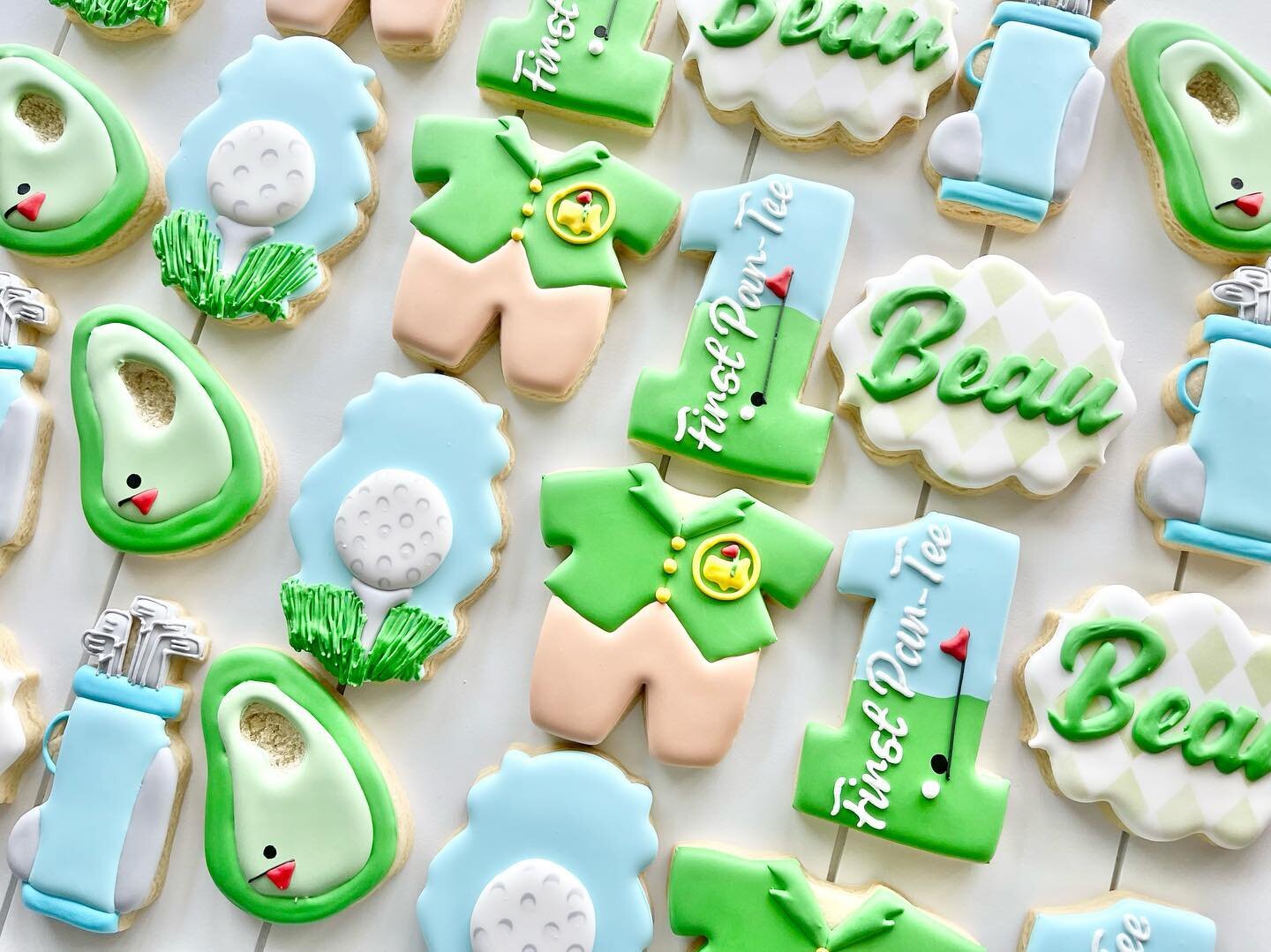 First Par-Tee ⛳️ 🏌️
.
.
.
Green jacket outfit original design by @pepinasugarcollc 
.
.
.
.
#themasters #golf #golfcookies #greenjacket #golfgreen #golfclubs #golftee #firstpartee #firstbirthday #1stbirthday #sugarcookies  #golfballcookies #golfball