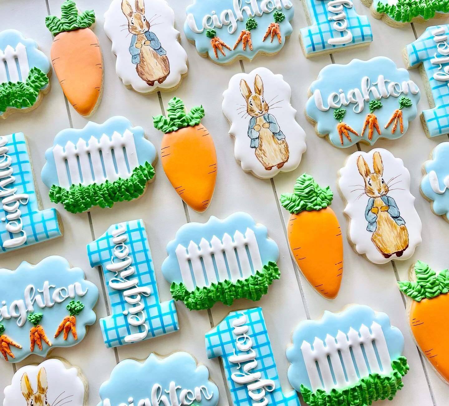 Happy Easter 🐰🐇 🥕
.
.
.
.
.
#happyeaster #easter2022 #peterrabbit #peterrabbitcookies #eastercookies #bunny #easterbunny #bunnycookies #easterbunnycookies #carrots #carrotcookies #firstbirthday #1stbirthday #picketfence #picketfencecookies #tampa 