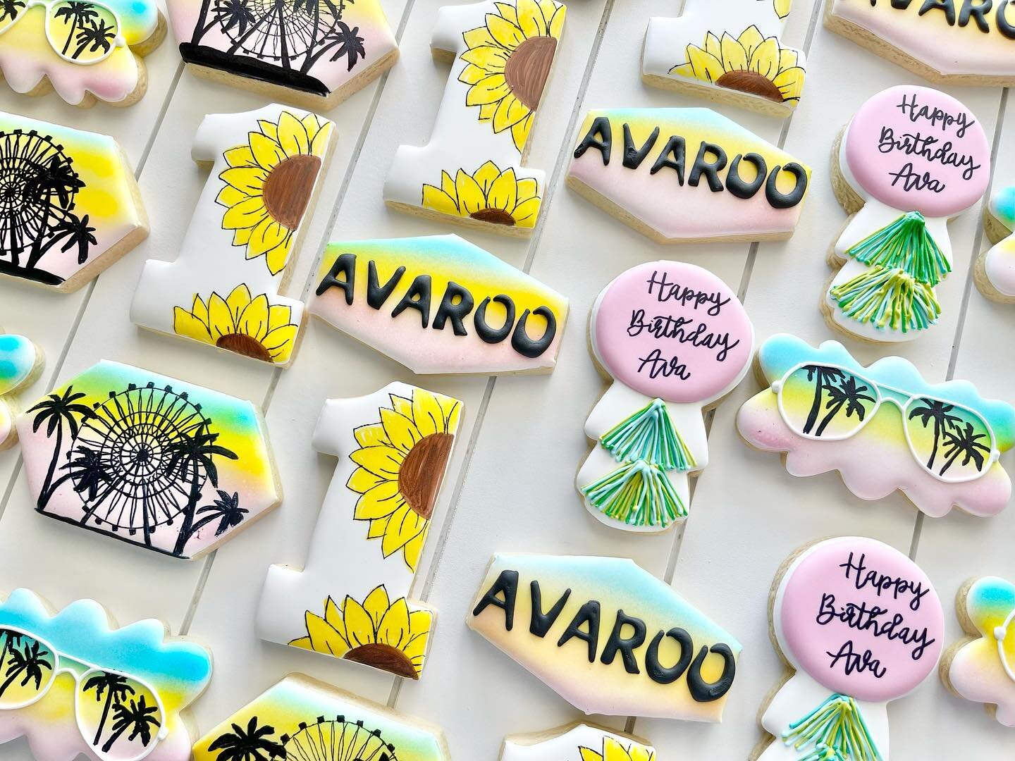 Festival themed first birthday!
.
.
.
#festivalcookies #bonaroo #coachella #coachellacookies #firstbirthday #1stbirthday #sugarcookies #cookies #tampa #tampabay #tampacookies #tampasugarcookies #tampabaker #tampabakery