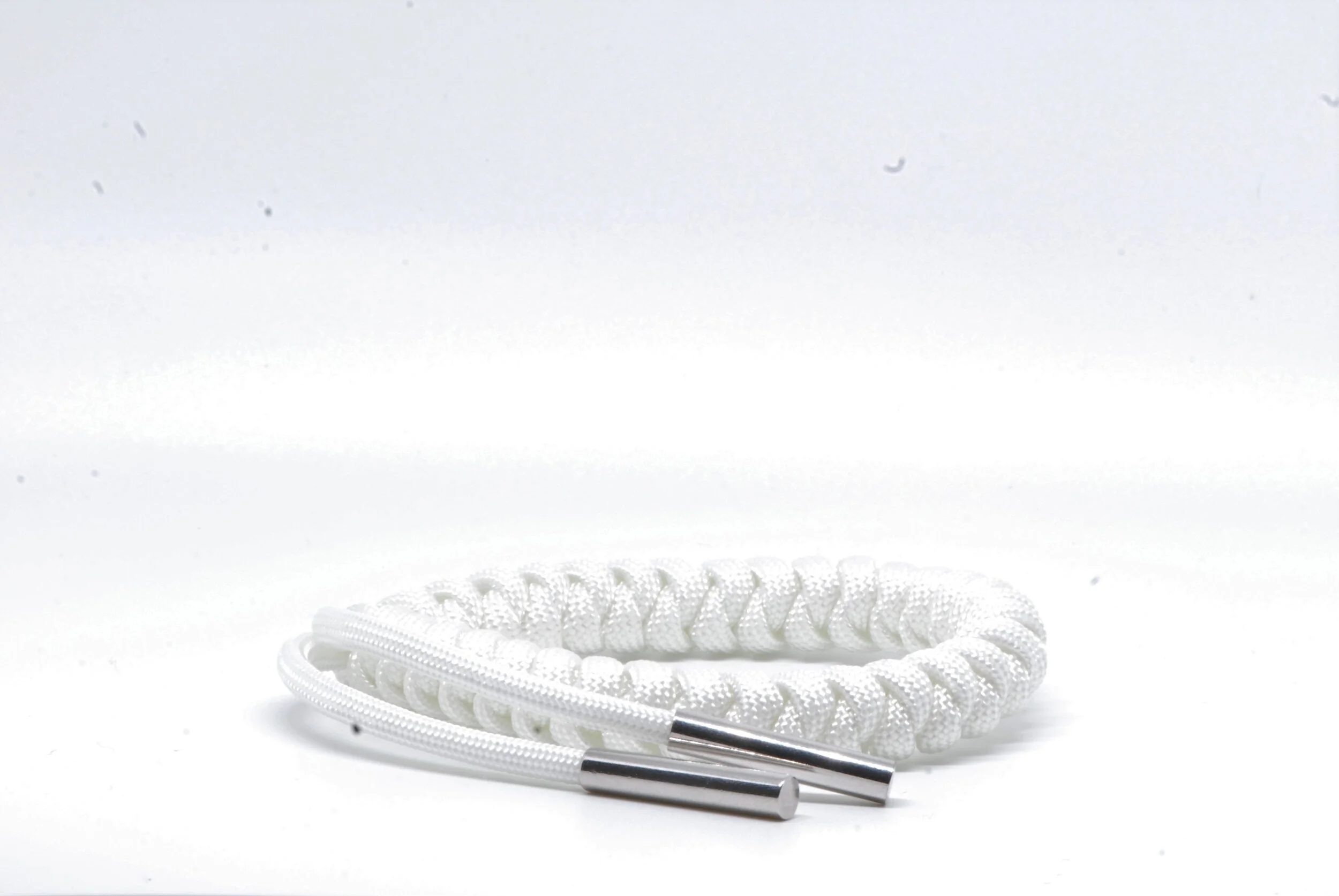 WHITE / M