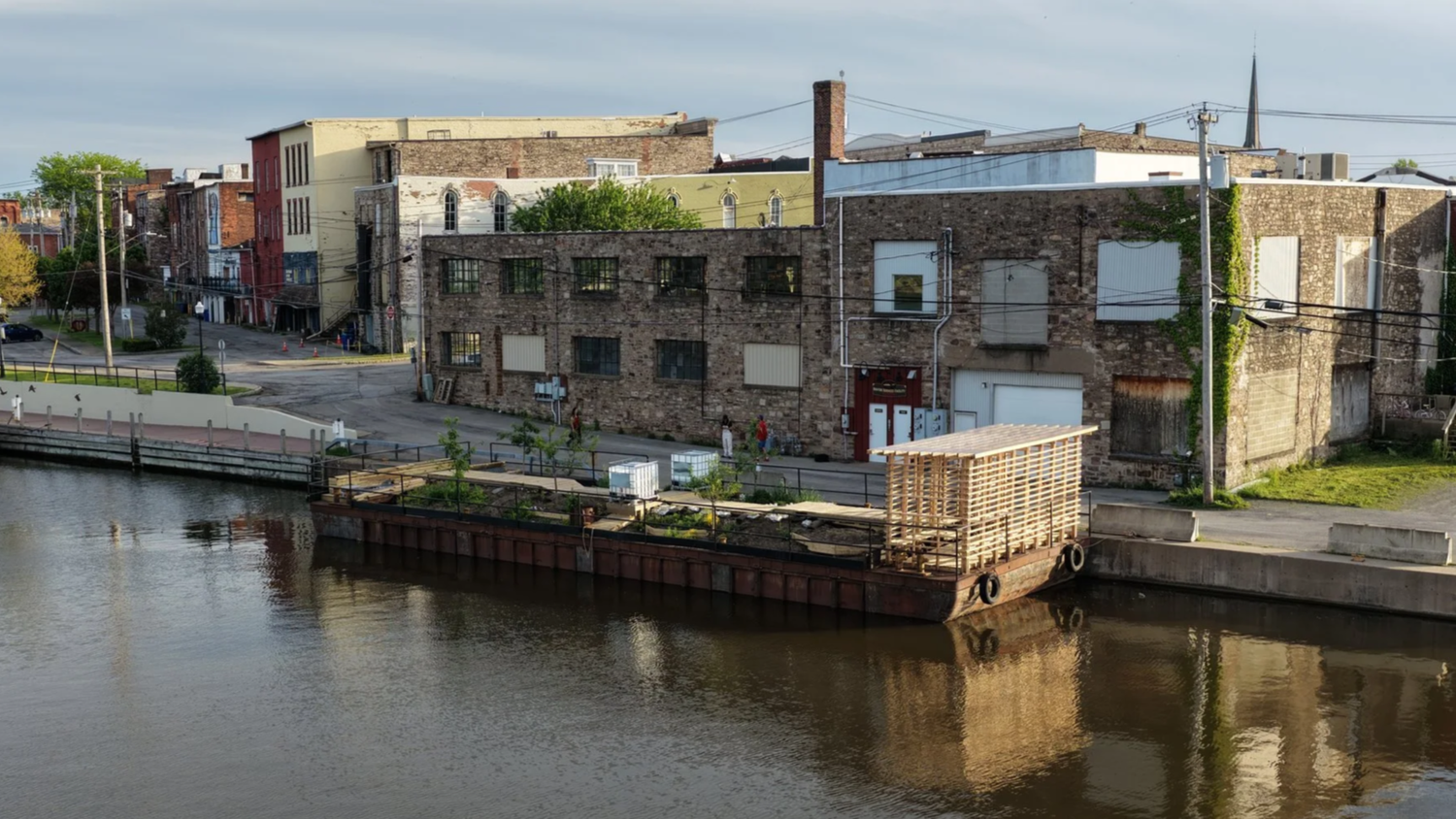 Floating Garden moored on the Erie Canal in Medina, New York. Photograph by Amanda Reis.