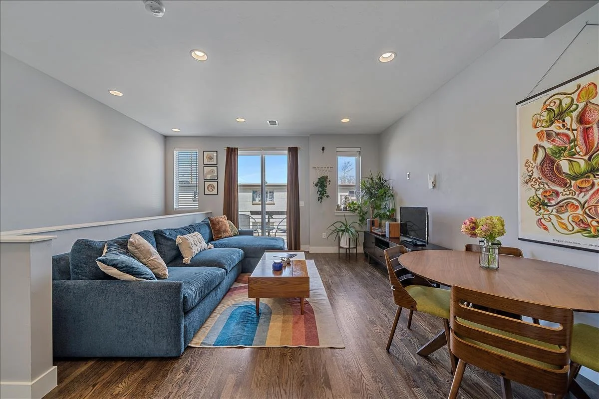 19192d3a4ed6-Living_Room.jpg