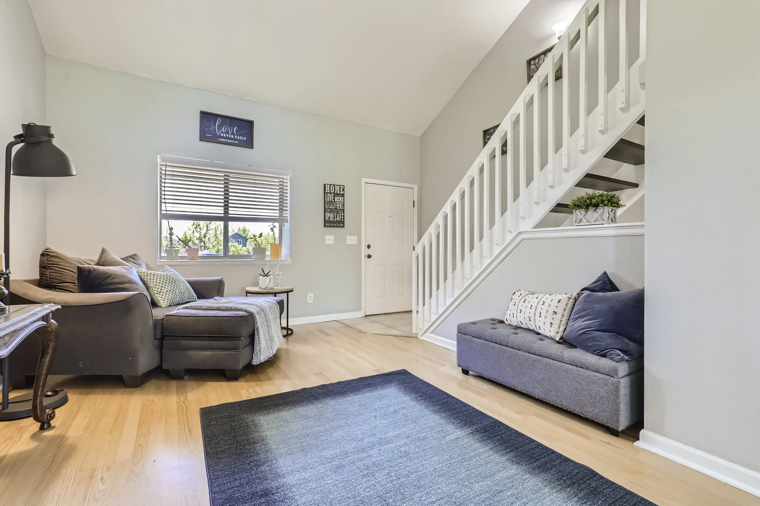 06 Living Room.jpg