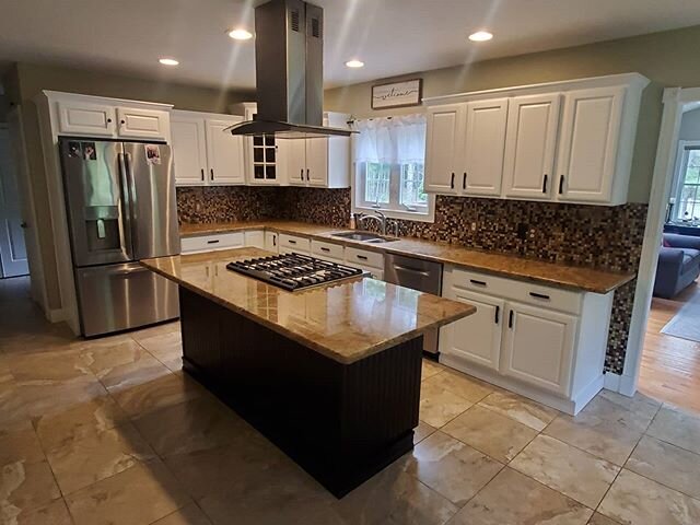 Swipe left to see the beautiful transformation at this kitchen cabinet refinishing
Project 😍

The team killed once again 💪

#kitchencabinets #kitchen #cabinetrefinishing
#before #wmpaintingandmore #lovewhatyoudo #professionalpainting #propainters #