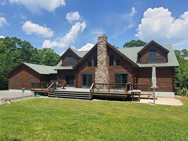 Beautiful full exterior stain job done in Sutton Ma

The team crushed it this place in 5 days💪

#staining ##summerpainting #arborcoatstain #after #wmpaintingandmore #lovewhatyoudo #professionalpainting #propainters #makepaintinggreatagain #benjaminm