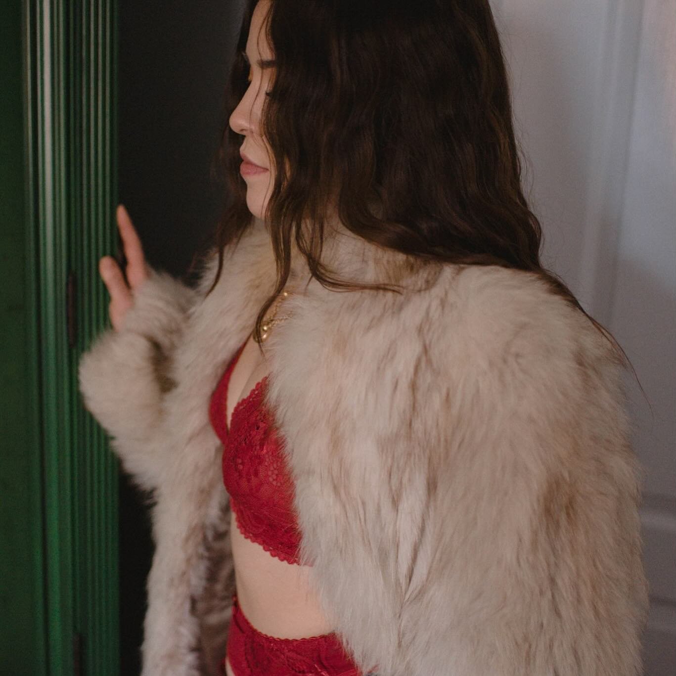 🥀 Fur coat &amp; a boudoir session
❁
❁
❁
❁
❁
❁

boudoir photographer toronto
boudoir photography toronto
#torontoboudoir
#torontoboudoirphotographer