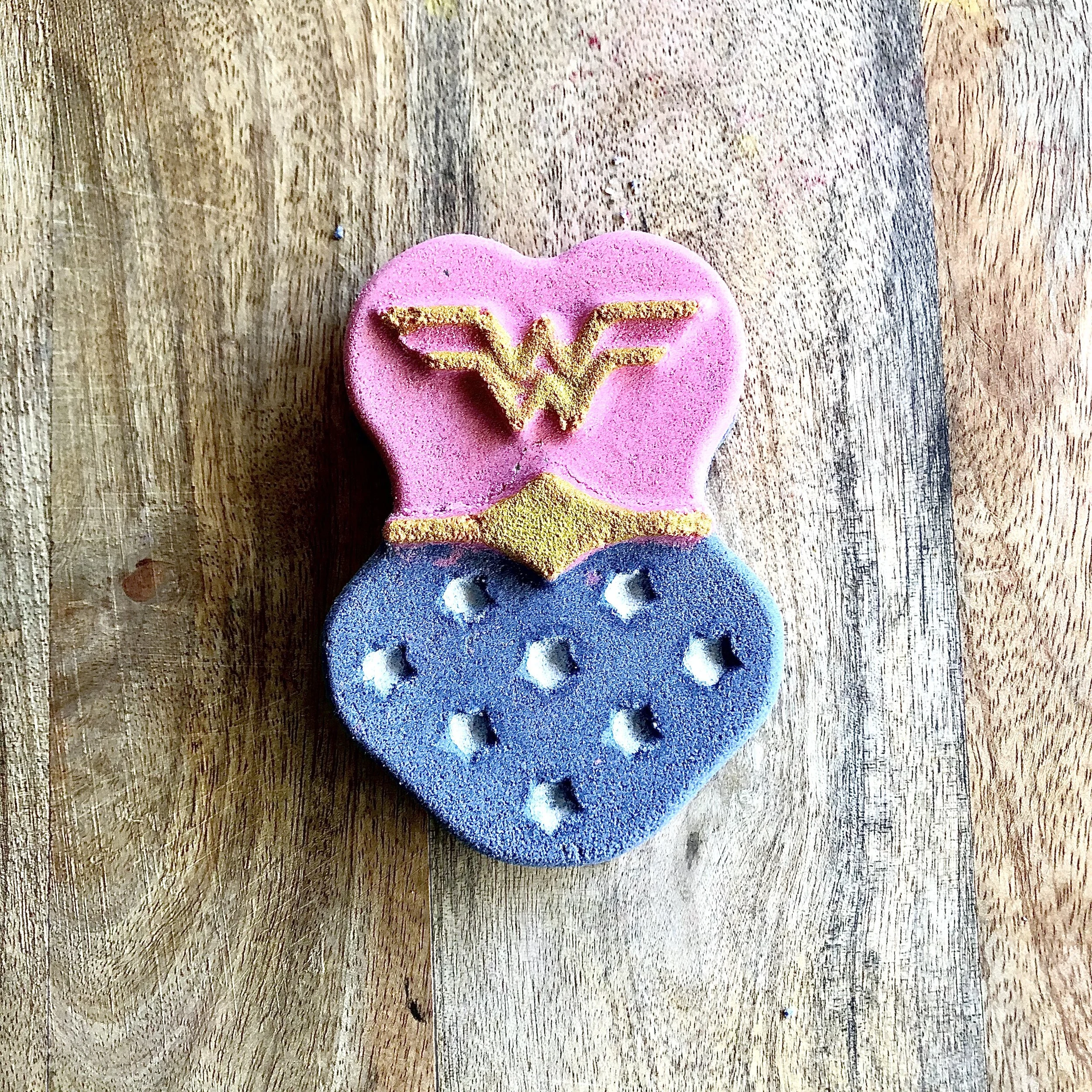 Wonder Woman Bath Bomb - SURPRISE TOY INSIDE!!!