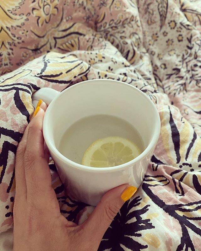 Every morning should start with this simple super powered combo of warm lemon water with mineral rich sea salt. Am I going to have a Maple Collagen Oat Latte after? Yes! But the benefits to our liver, digestion, metabolism, immune system and our bodi