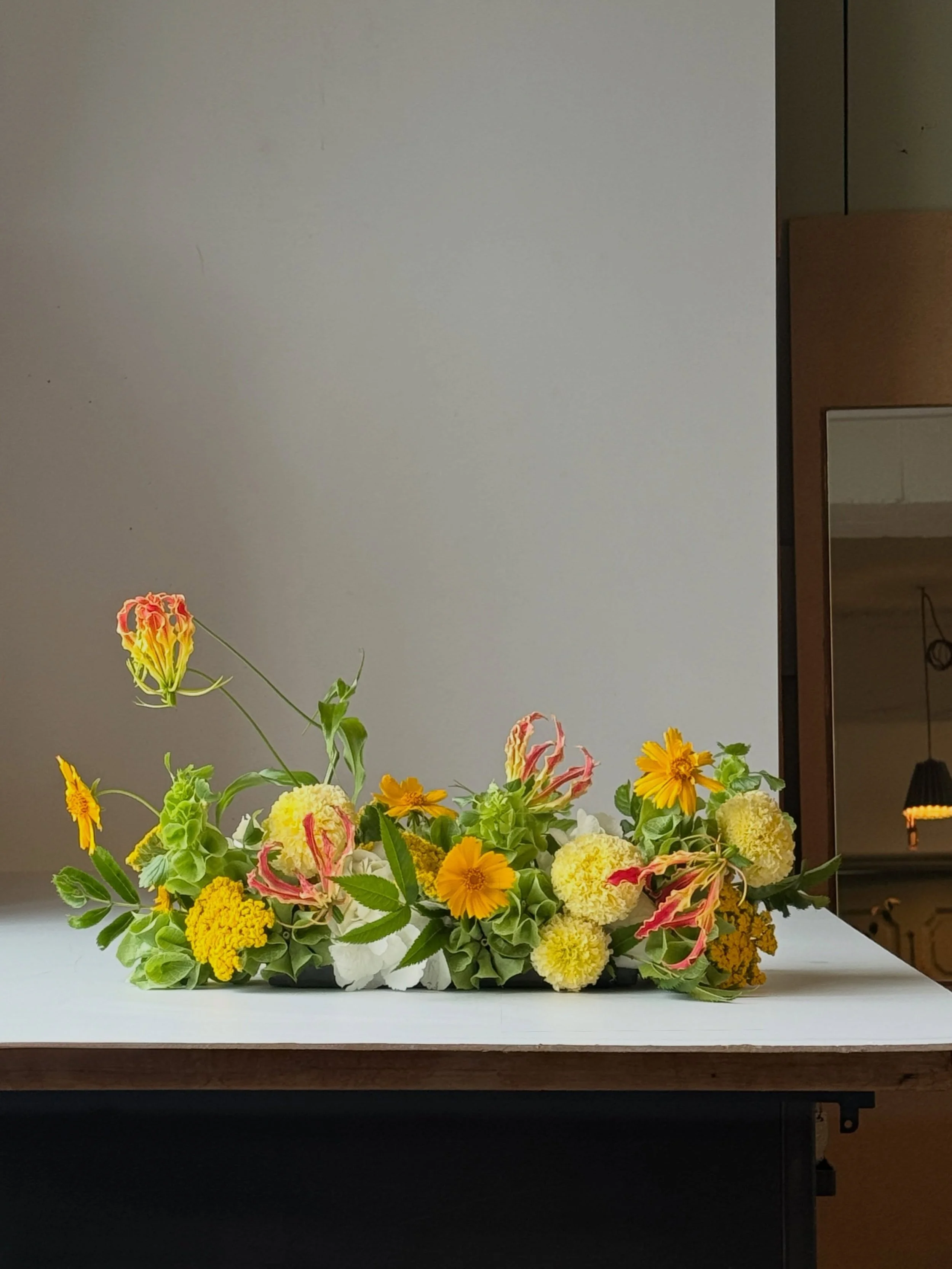 #kottbatt_centerpiece

Professional Florist Course - BEGINNER 10
02_Table Centerpiece ②: Roll Cake Shape

양 끝부분 형태 만들기가 쉽지 않지요.
두번째 사이클에서 다시 한번 연습해볼게요- 🤗

⠀⠀⠀⠀⠀⠀⠀⠀⠀⠀⠀⠀⠀⠀⠀⠀⠀
⠀⠀⠀⠀⠀⠀⠀⠀⠀⠀⠀⠀⠀⠀⠀⠀⠀

* KOTTBATT 정규 수업은 입문/심화/집중 과정으로 이루어져 있습니다.
* 과정의 처음부터 끝까지