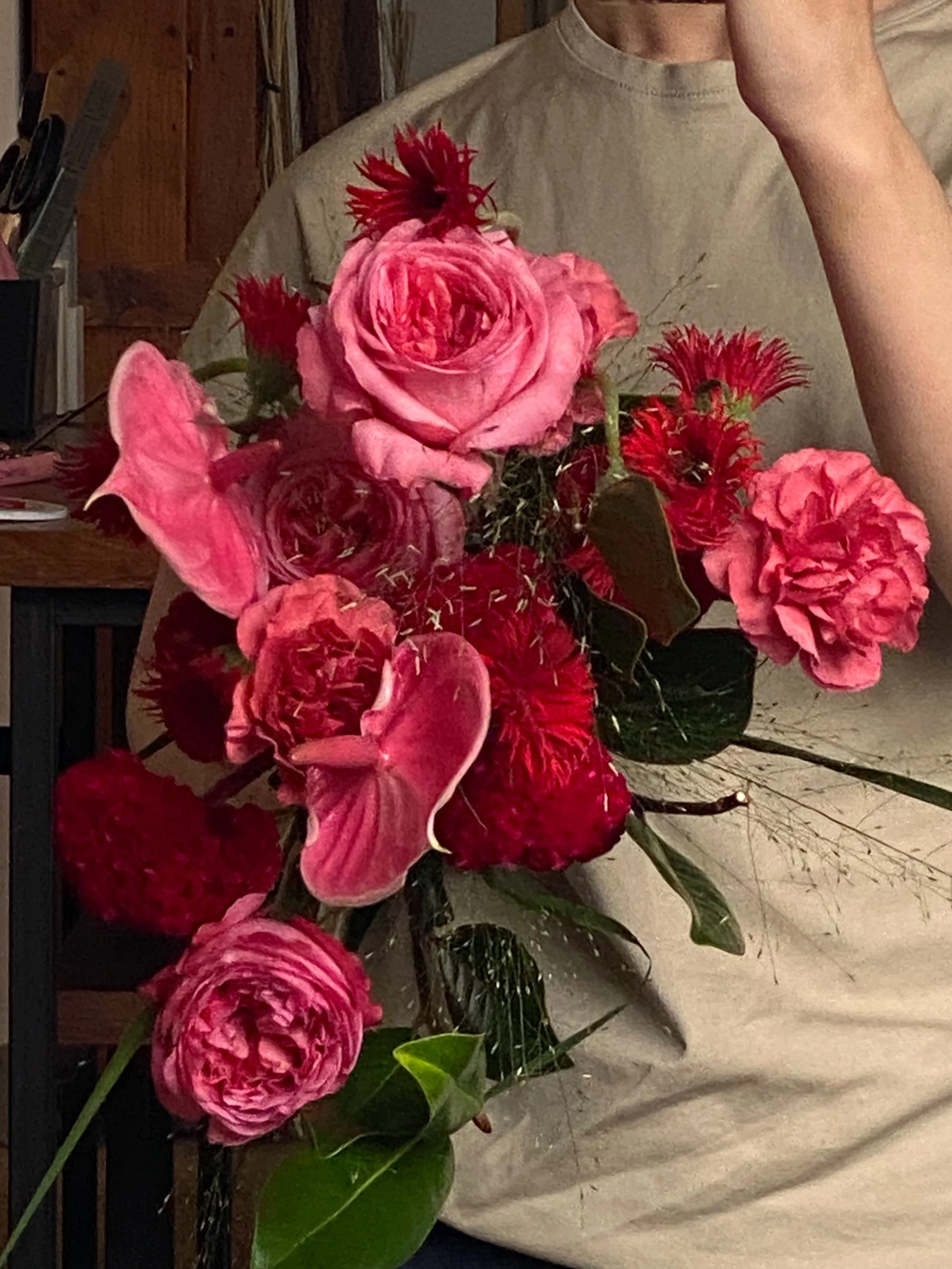 ⠀⠀⠀⠀⠀⠀⠀⠀⠀⠀⠀⠀⠀⠀⠀⠀⠀
#kottbatt_handtied 
 ⠀⠀⠀⠀⠀⠀⠀⠀⠀⠀⠀⠀⠀⠀⠀⠀
❤️🍒🌺✨

시세이도 레드라 하셨는데, 🧐
어떤 꽃들로 버무리면 좋을까 깊은 고민을 한 방에 날려준.
핑크 안스리움, 그리고 가든장미-
고맙다 있어줘서. 💖

받으신분, 선물하신분 모두가 흠뻑 행복해하셨다니!!
만든분(ㅈ ㅓ🤣)까지 덩달아 행복한 하루가 되버린다는

이거시 바로 꽃의 매직!
 ⠀⠀⠀⠀⠀⠀⠀⠀⠀
 
⠀⠀⠀⠀⠀⠀⠀⠀⠀⠀⠀⠀⠀