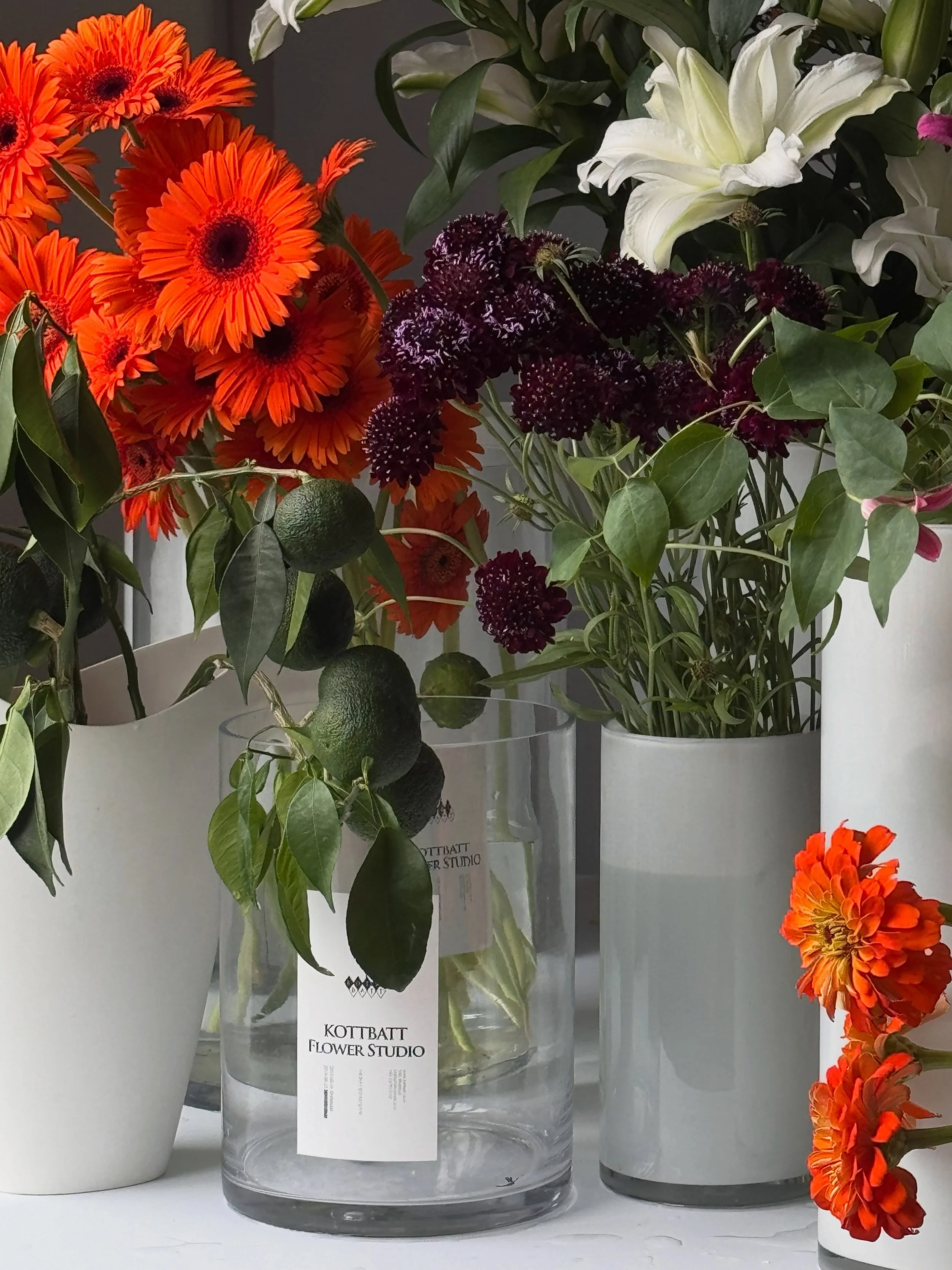#kottbatt_watervase

Professional Florist Intensive Course - VASE 9
06_ Self Training ① &amp; How to Costing

꽃밭 하루플라워샵에 출근하신 여러분, 환영합니다. 🤗
#하루만꽃집코스프레데이 #셀프트레이닝시작

이 수업에서 수강생 여러분은 꽃집에 취업한 플로리스트가 되어 주문들어온 상품을 주문 내용에 맞추어 시간내에 작업해보게 됩니다. (VASE 9 수업은 모든