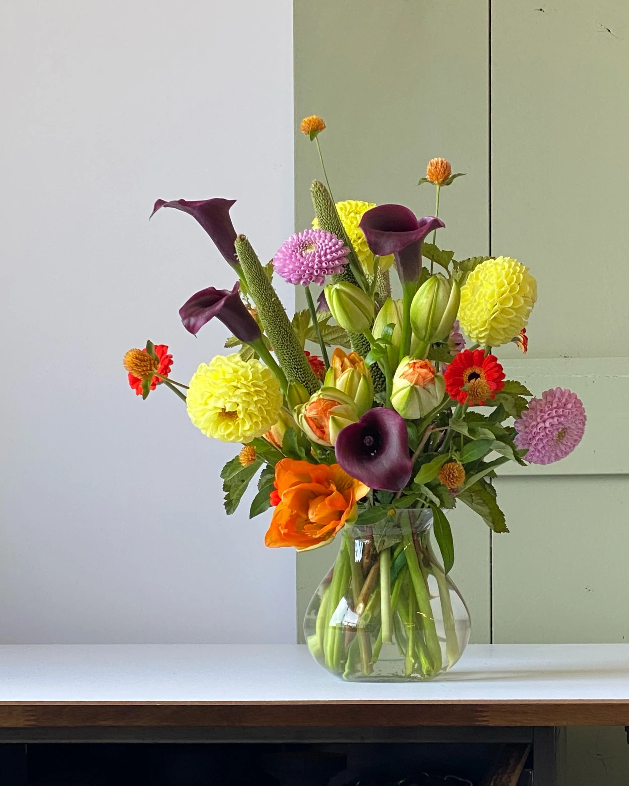 ⠀⠀⠀⠀⠀⠀⠀⠀⠀⠀⠀⠀⠀⠀⠀⠀ 
#kottbatt_watervase
#kottbatt_centerpiece

Professional Florist Intensive Course - VASE 9
02_Water Vase ②: Transparent Vase / Utilizing the branching point
⠀⠀⠀⠀⠀⠀⠀⠀⠀⠀⠀⠀⠀⠀⠀⠀⠀
⠀⠀⠀⠀⠀⠀⠀⠀⠀⠀⠀⠀⠀⠀⠀⠀⠀
⠀⠀⠀⠀⠀⠀⠀⠀⠀⠀⠀⠀⠀⠀⠀⠀⠀
⠀⠀⠀⠀⠀⠀⠀⠀⠀⠀⠀⠀⠀⠀⠀⠀⠀
⠀⠀⠀⠀