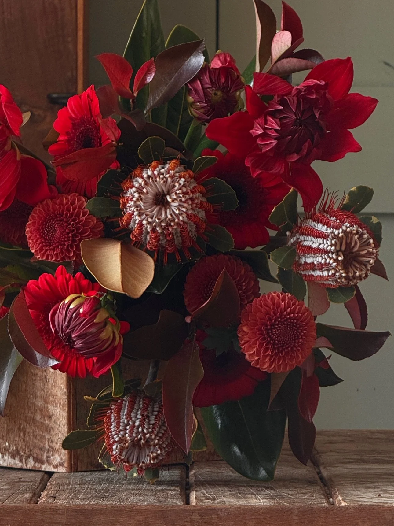 #kottbatt_handtied

Professional Florist Course - BEGINNER 10
04_Hand-tied: Simple Dome Shape

⠀⠀⠀⠀⠀⠀⠀⠀⠀⠀⠀⠀⠀⠀⠀⠀⠀
⠀⠀⠀⠀⠀⠀⠀⠀⠀⠀⠀⠀⠀⠀⠀⠀⠀

* KOTTBATT 정규 수업은 입문/심화/집중 과정으로 이루어져 있습니다.
* 과정의 처음부터 끝까지 BEGINNER 10 - ESSENTIAL 9 - HAND-TIED 7 - VASE 9 / BOUQUET 9