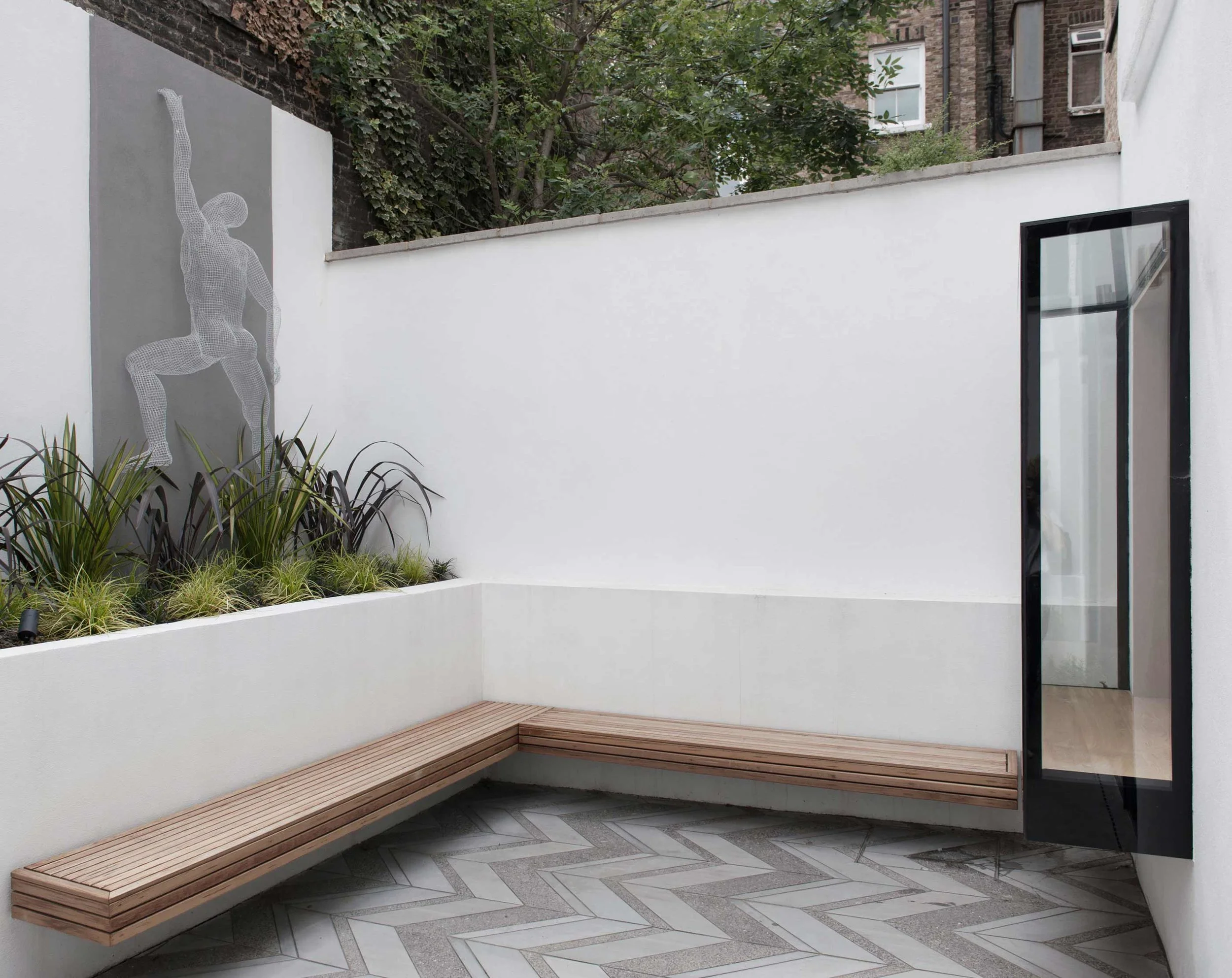 9-Notting-Hill-Westbourne-Park-Road-garden-flat-extension-oriel-window-bespoke-concrete-paving-garden-design.jpg